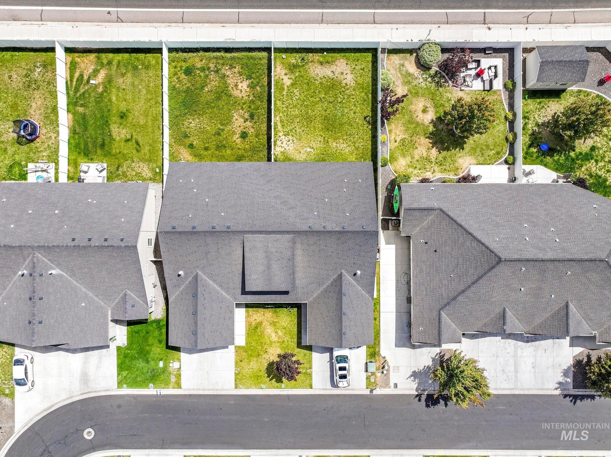 1077/1075 Easy Ave, Twin Falls, Idaho 83301-1200, 3 Bedrooms, 2 Bathrooms, Residential Income For Sale, Price $696,828,MLS 98988607