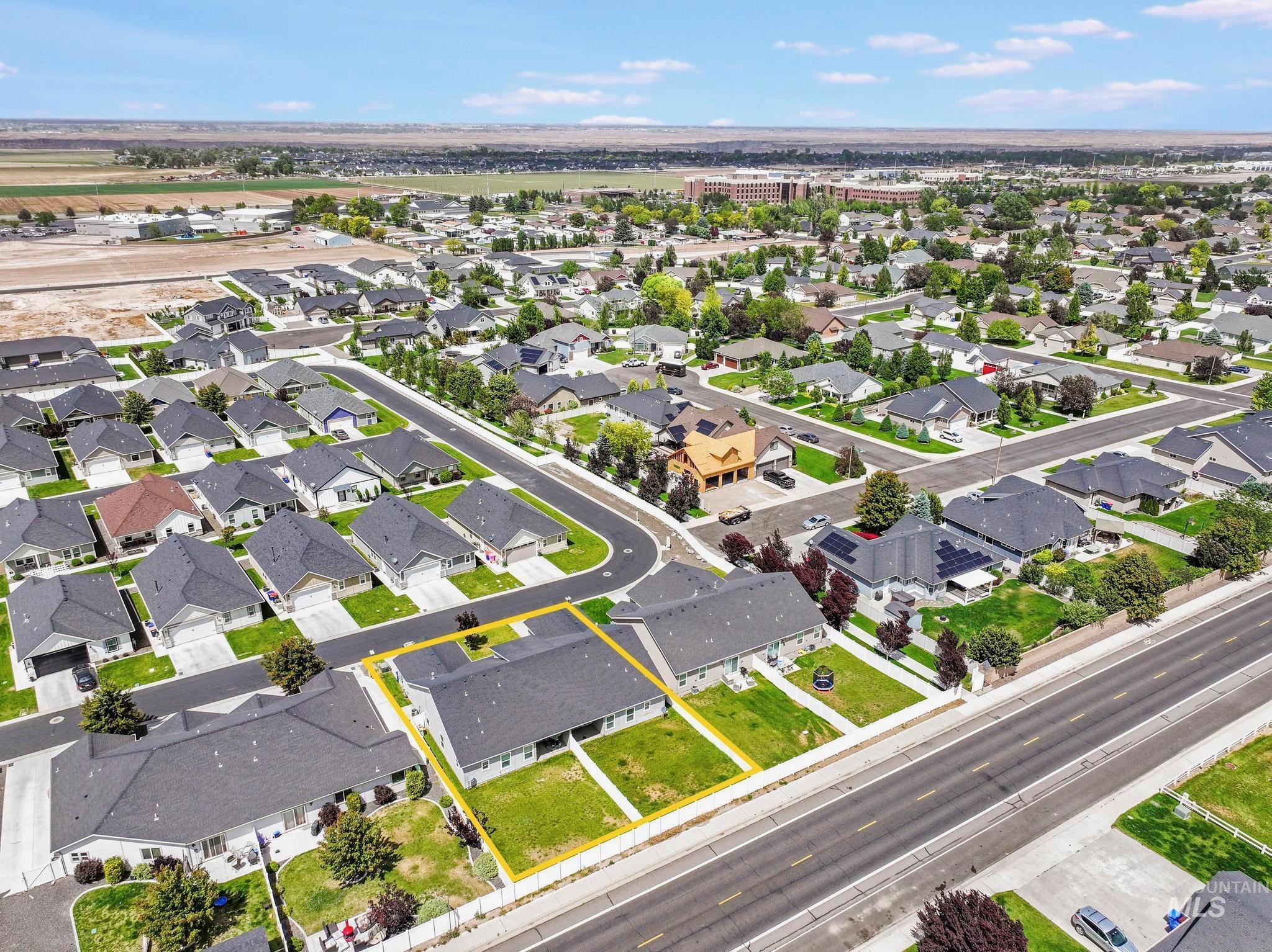 1077/1075 Easy Ave, Twin Falls, Idaho 83301-1200, 3 Bedrooms, 2 Bathrooms, Residential Income For Sale, Price $696,828,MLS 98988607