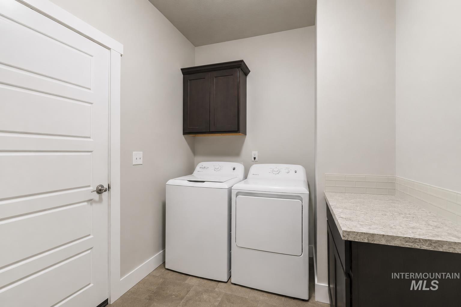 1077/1075 Easy Ave, Twin Falls, Idaho 83301-1200, 3 Bedrooms, 2 Bathrooms, Residential Income For Sale, Price $696,828,MLS 98988607