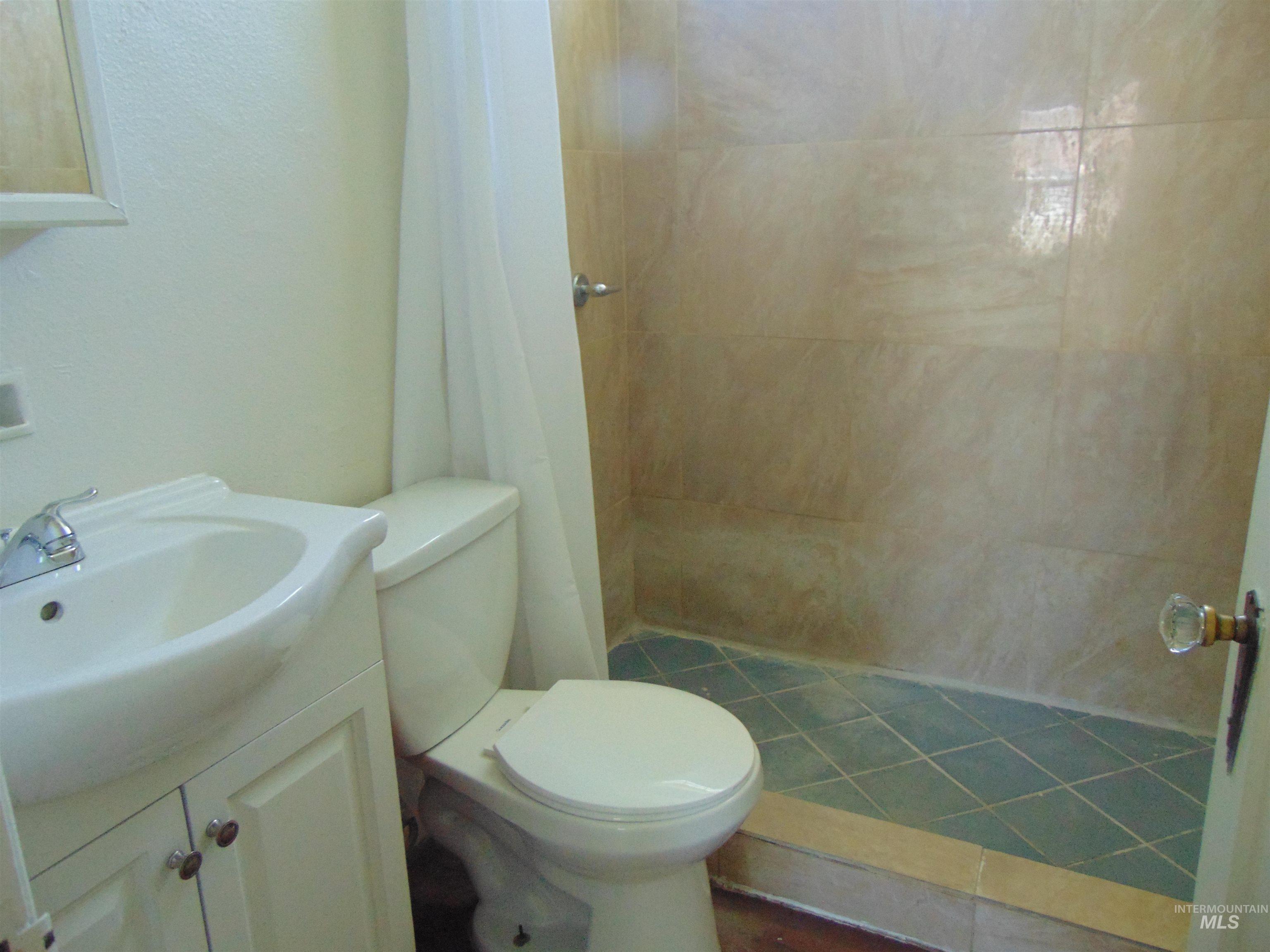 90 NW 5th Street, Ontario, Oregon 97918, 3 Bedrooms, 2 Bathrooms, Residential For Sale, Price $269,500, 98988608