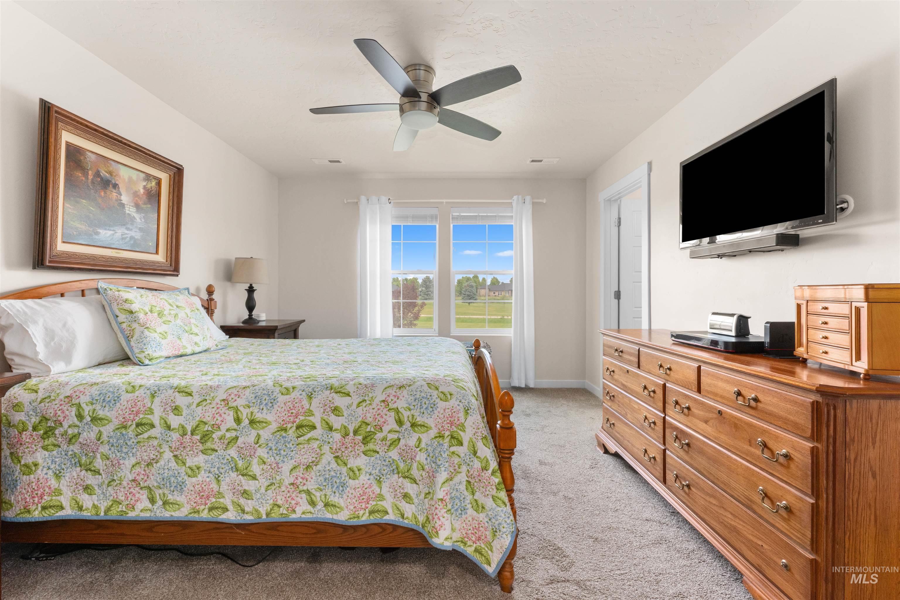 5716 W Stadium Ln, Eagle, Idaho 83616, 3 Bedrooms, 3 Bathrooms, Residential For Sale, Price $410,000,MLS 98988609