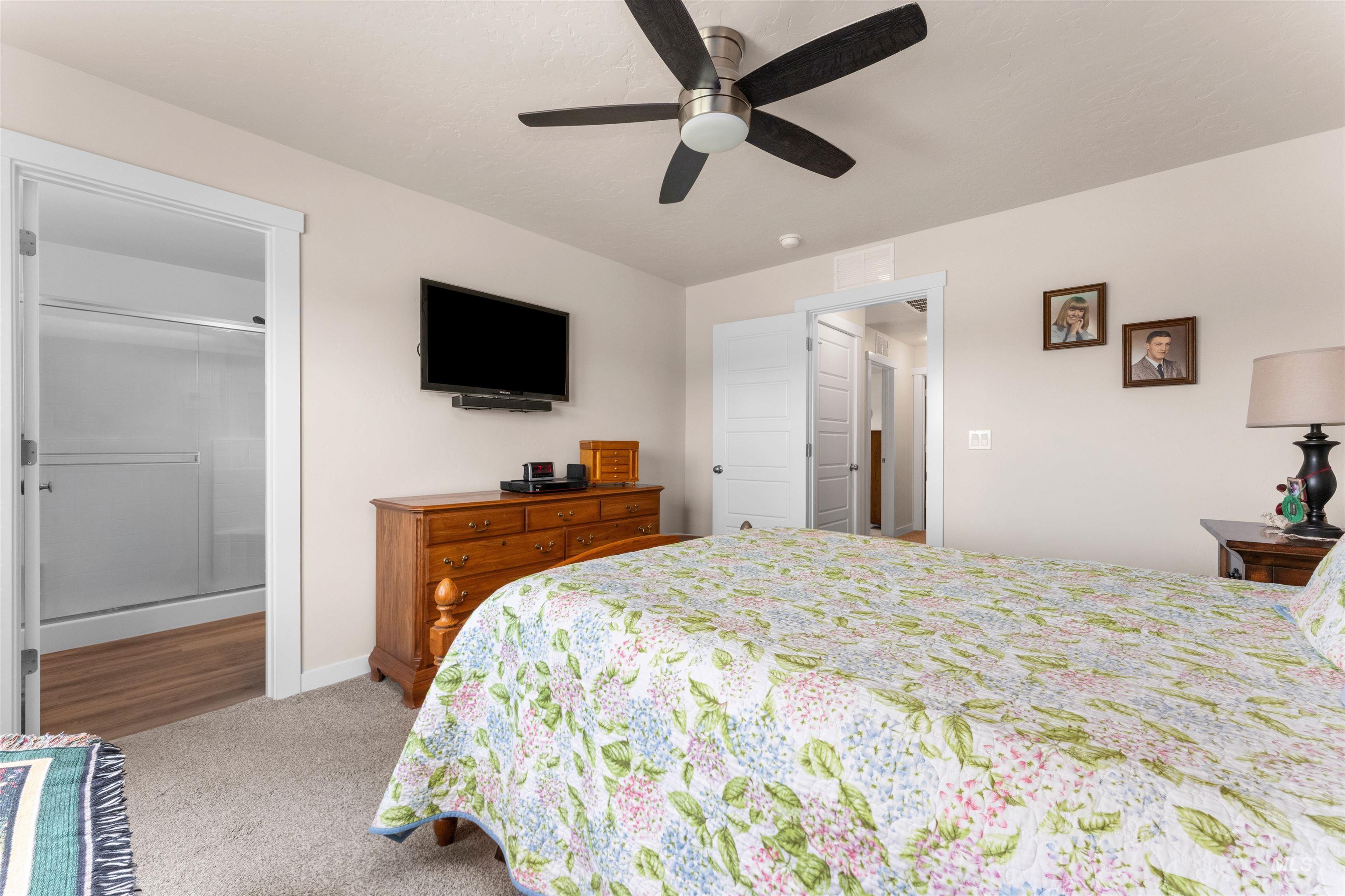 5716 W Stadium Ln, Eagle, Idaho 83616, 3 Bedrooms, 3 Bathrooms, Residential For Sale, Price $410,000,MLS 98988609
