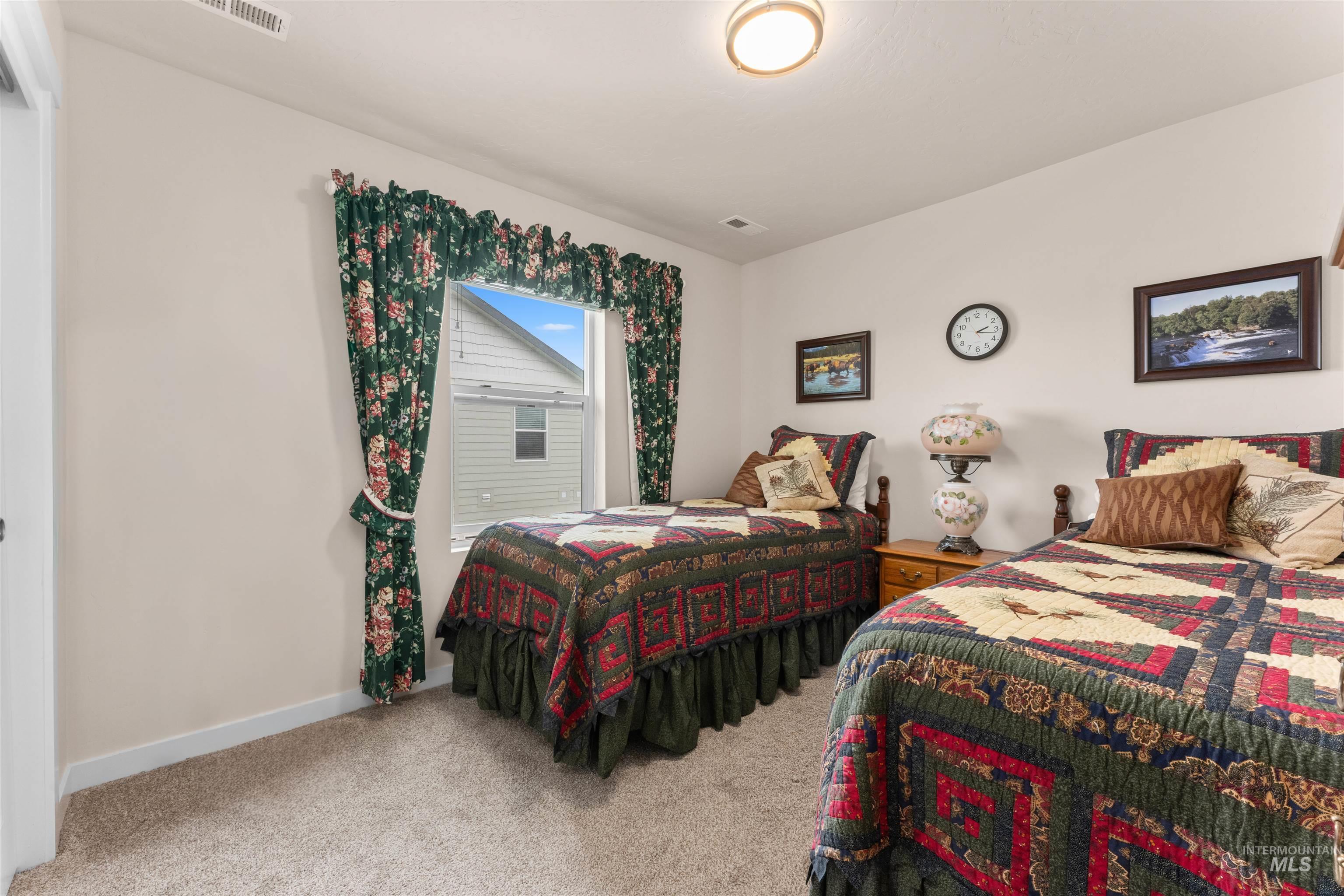 5716 W Stadium Ln, Eagle, Idaho 83616, 3 Bedrooms, 3 Bathrooms, Residential For Sale, Price $410,000,MLS 98988609
