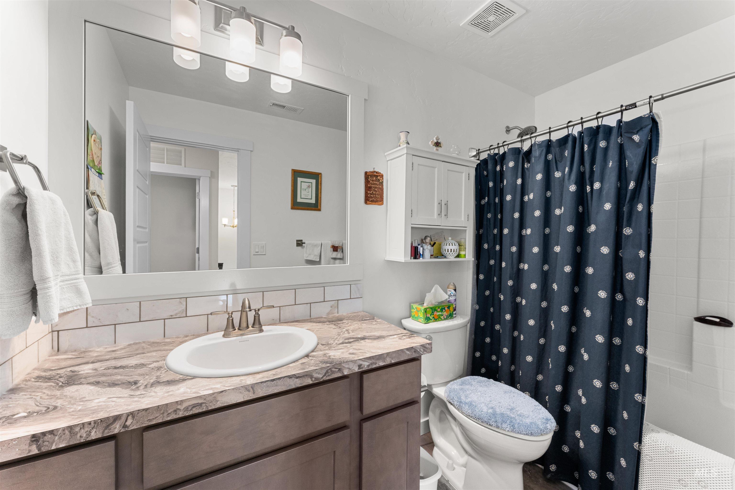 5716 W Stadium Ln, Eagle, Idaho 83616, 3 Bedrooms, 3 Bathrooms, Residential For Sale, Price $410,000,MLS 98988609