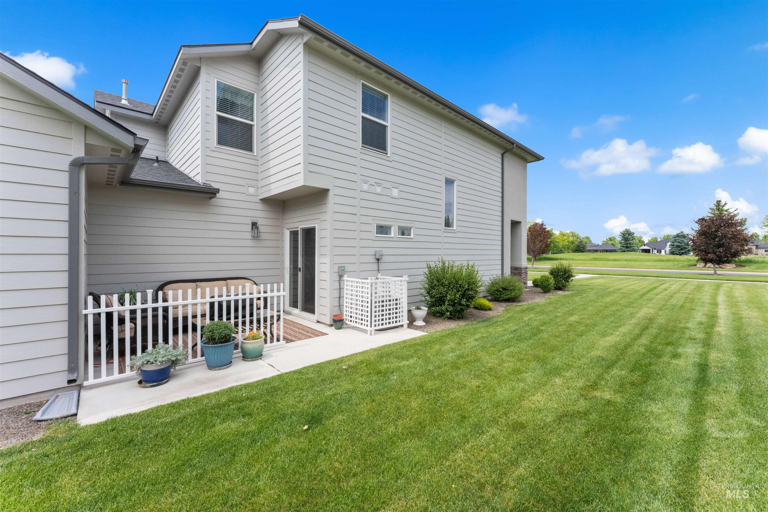 5716 W Stadium Ln, Eagle, Idaho 83616, 3 Bedrooms, 3 Bathrooms, Residential For Sale, Price $410,000,MLS 98988609