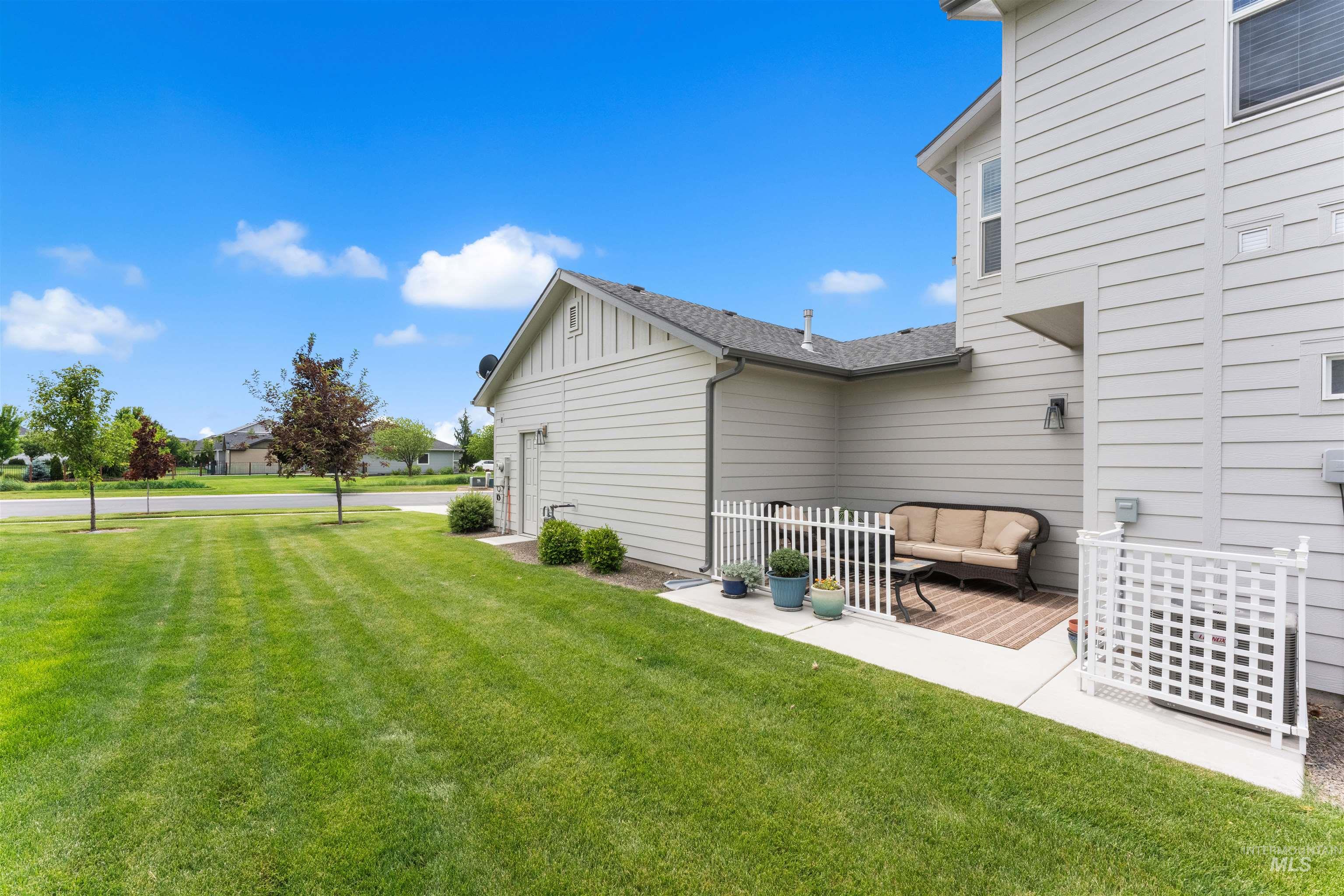 5716 W Stadium Ln, Eagle, Idaho 83616, 3 Bedrooms, 3 Bathrooms, Residential For Sale, Price $410,000,MLS 98988609