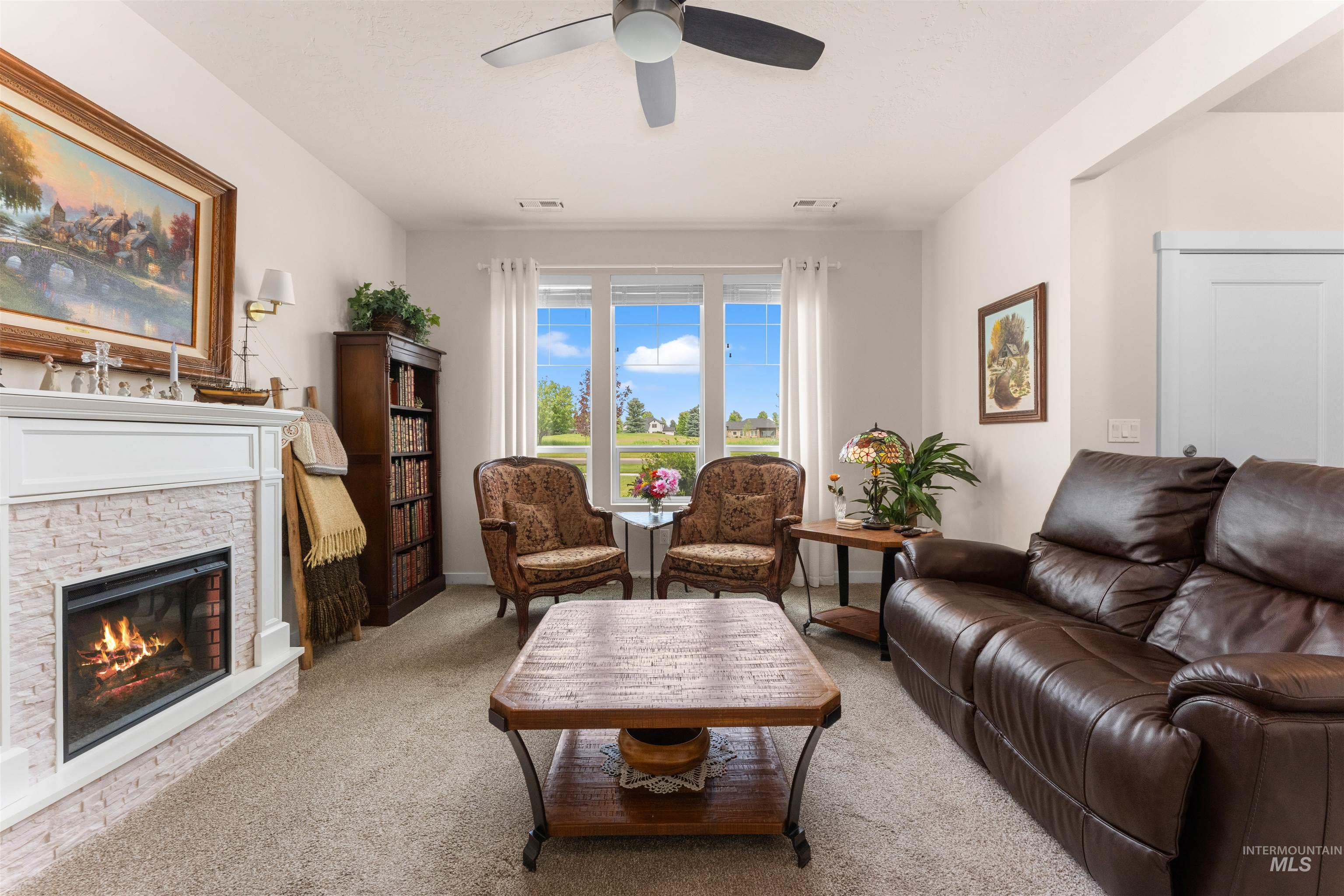 5716 W Stadium Ln, Eagle, Idaho 83616, 3 Bedrooms, 3 Bathrooms, Residential For Sale, Price $410,000,MLS 98988609