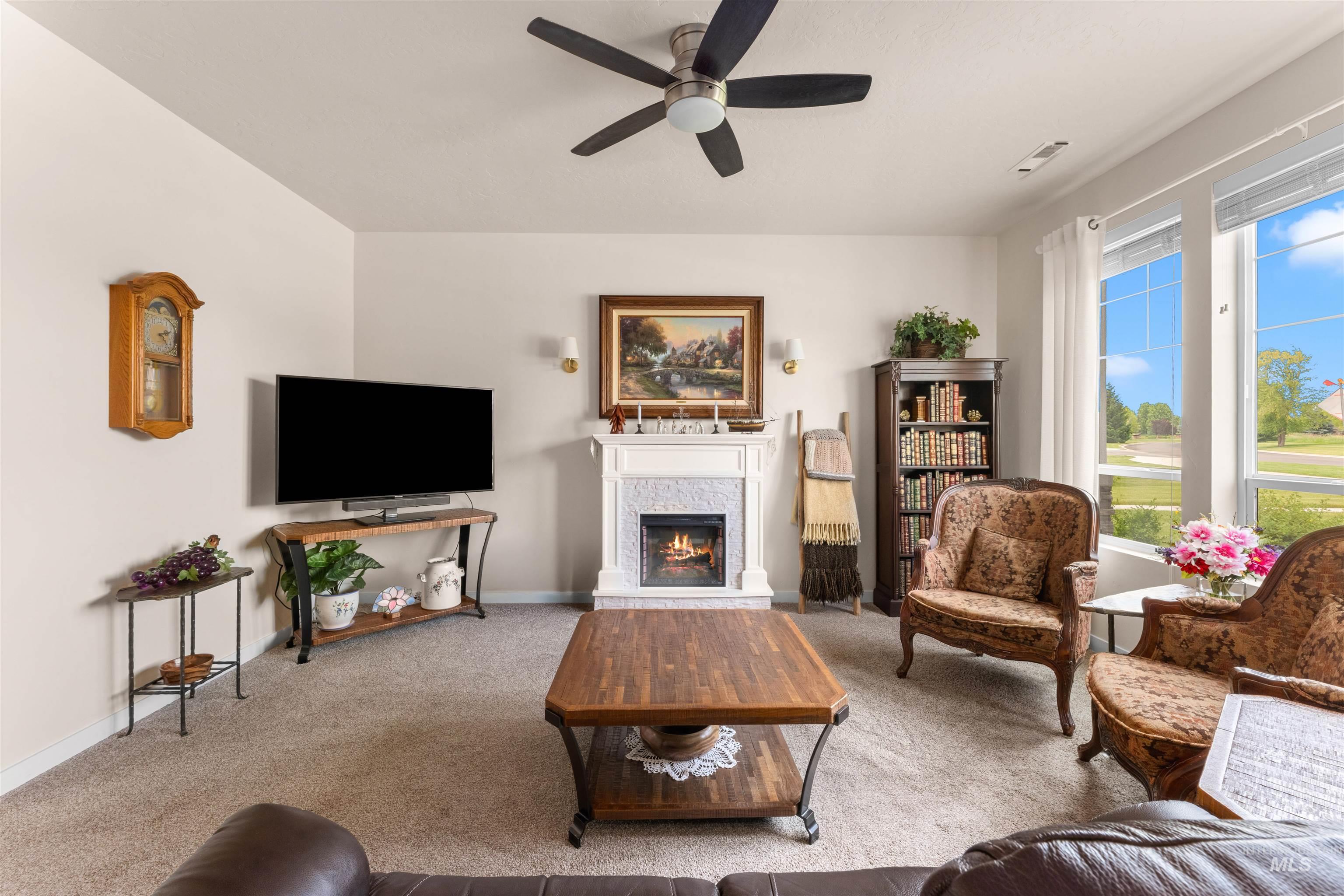 5716 W Stadium Ln, Eagle, Idaho 83616, 3 Bedrooms, 3 Bathrooms, Residential For Sale, Price $410,000,MLS 98988609