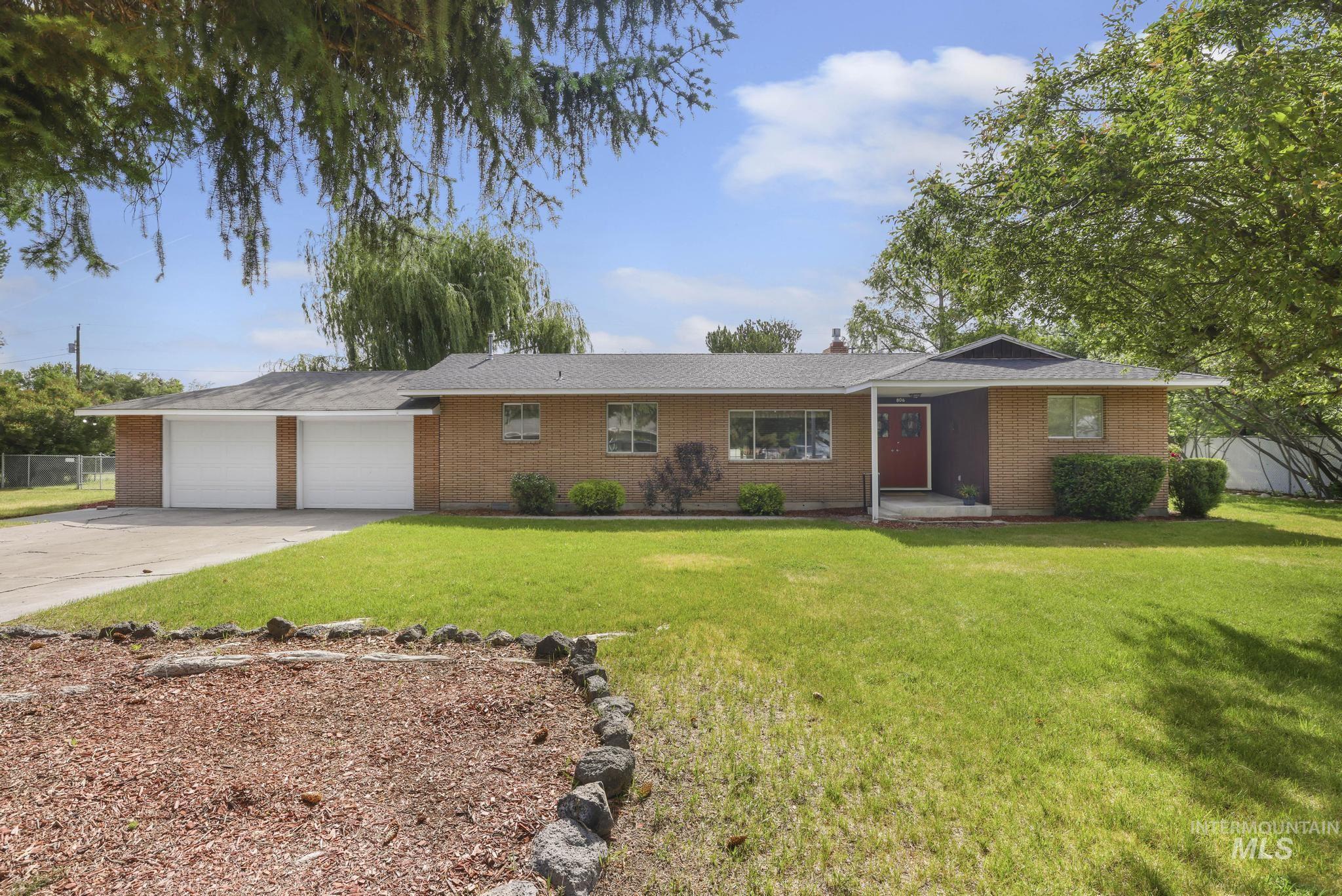 806 Illinois St, Gooding, Idaho 83330-1619, 3 Bedrooms, 2 Bathrooms, Residential For Sale, Price $399,999, 98988613