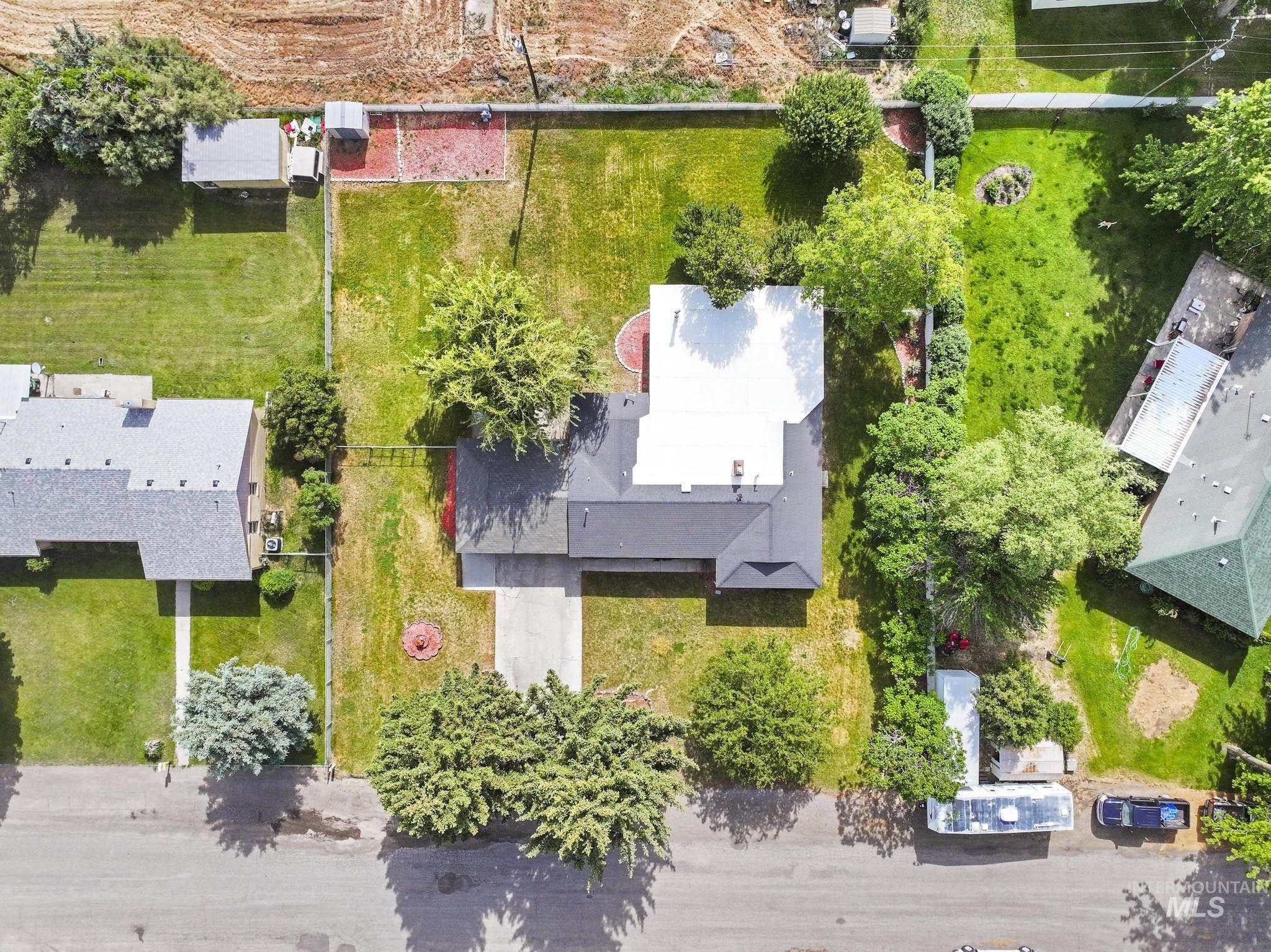 806 Illinois St, Gooding, Idaho 83330-1619, 3 Bedrooms, 2 Bathrooms, Residential For Sale, Price $399,999, 98988613