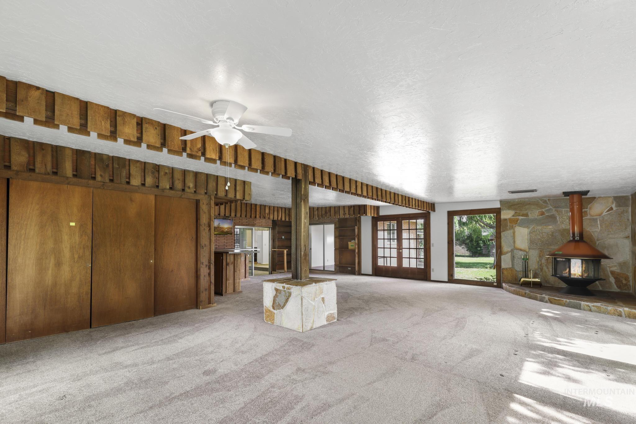 806 Illinois St, Gooding, Idaho 83330-1619, 3 Bedrooms, 2 Bathrooms, Residential For Sale, Price $399,999, 98988613