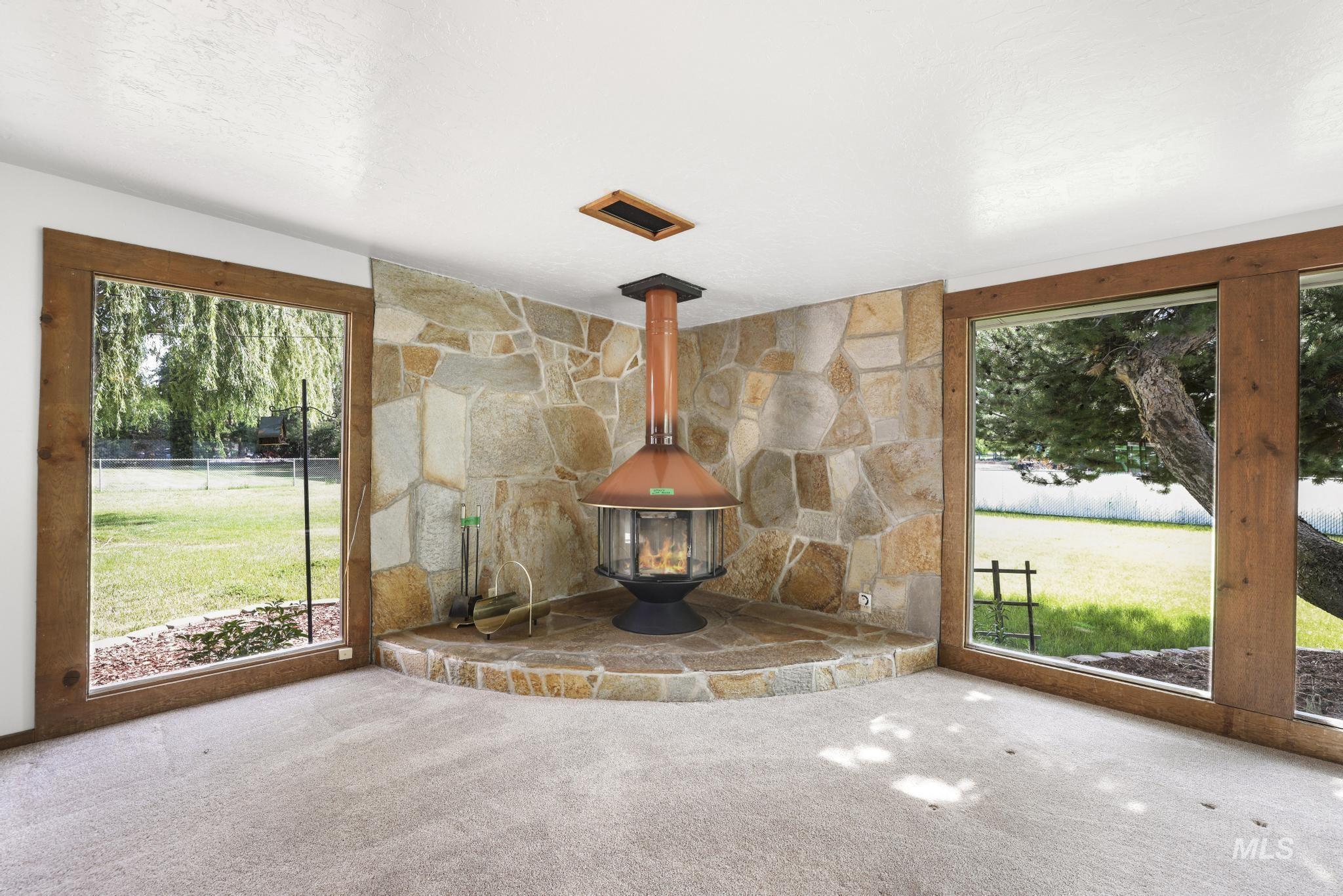 806 Illinois St, Gooding, Idaho 83330-1619, 3 Bedrooms, 2 Bathrooms, Residential For Sale, Price $399,999, 98988613