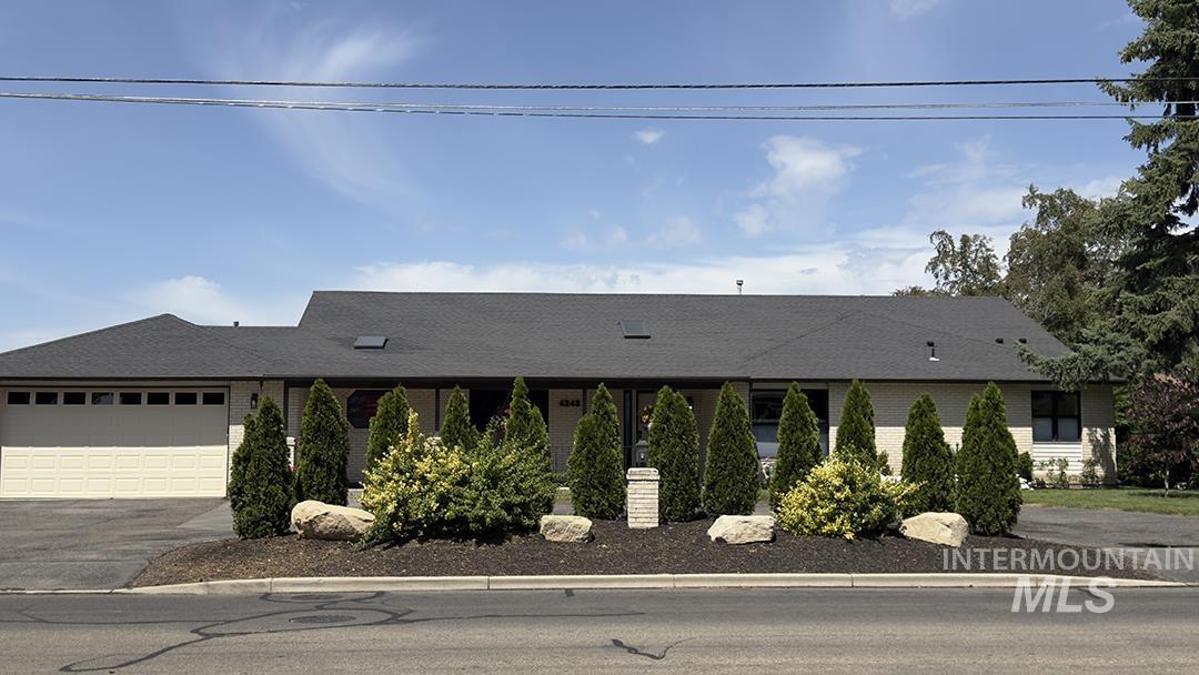 4242 N Mountain View Dr, Boise, Idaho 83704, 3 Bedrooms, 3 Bathrooms, Residential For Sale, Price $895,000, 98988614