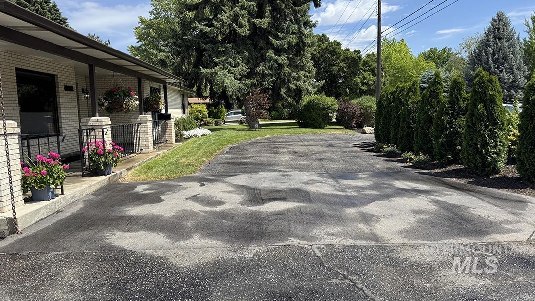 4242 N Mountain View Dr, Boise, Idaho 83704, 3 Bedrooms, 3 Bathrooms, Residential For Sale, Price $895,000, 98988614