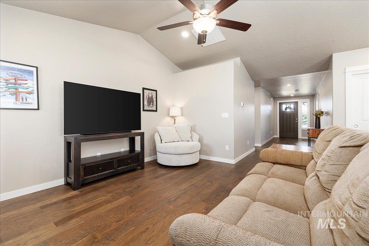 6861 S Maverick Way, Boise, Idaho 83709, 3 Bedrooms, 2 Bathrooms, Residential For Sale, Price $435,000, 98988615