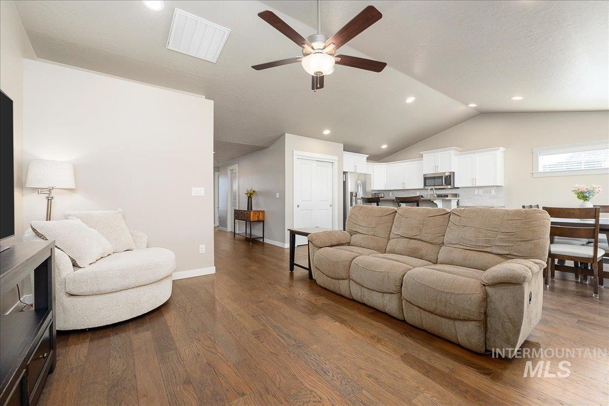 6861 S Maverick Way, Boise, Idaho 83709, 3 Bedrooms, 2 Bathrooms, Residential For Sale, Price $435,000, 98988615
