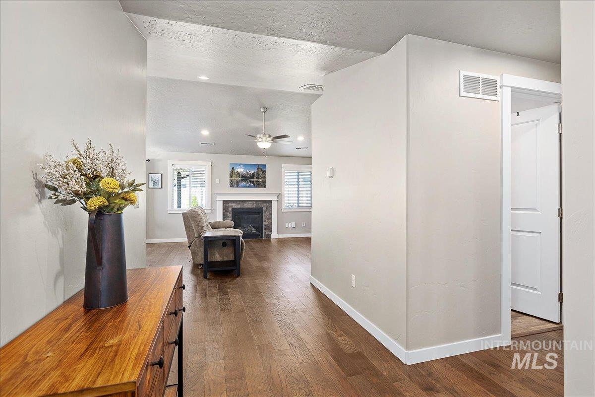 6861 S Maverick Way, Boise, Idaho 83709, 3 Bedrooms, 2 Bathrooms, Residential For Sale, Price $435,000, 98988615