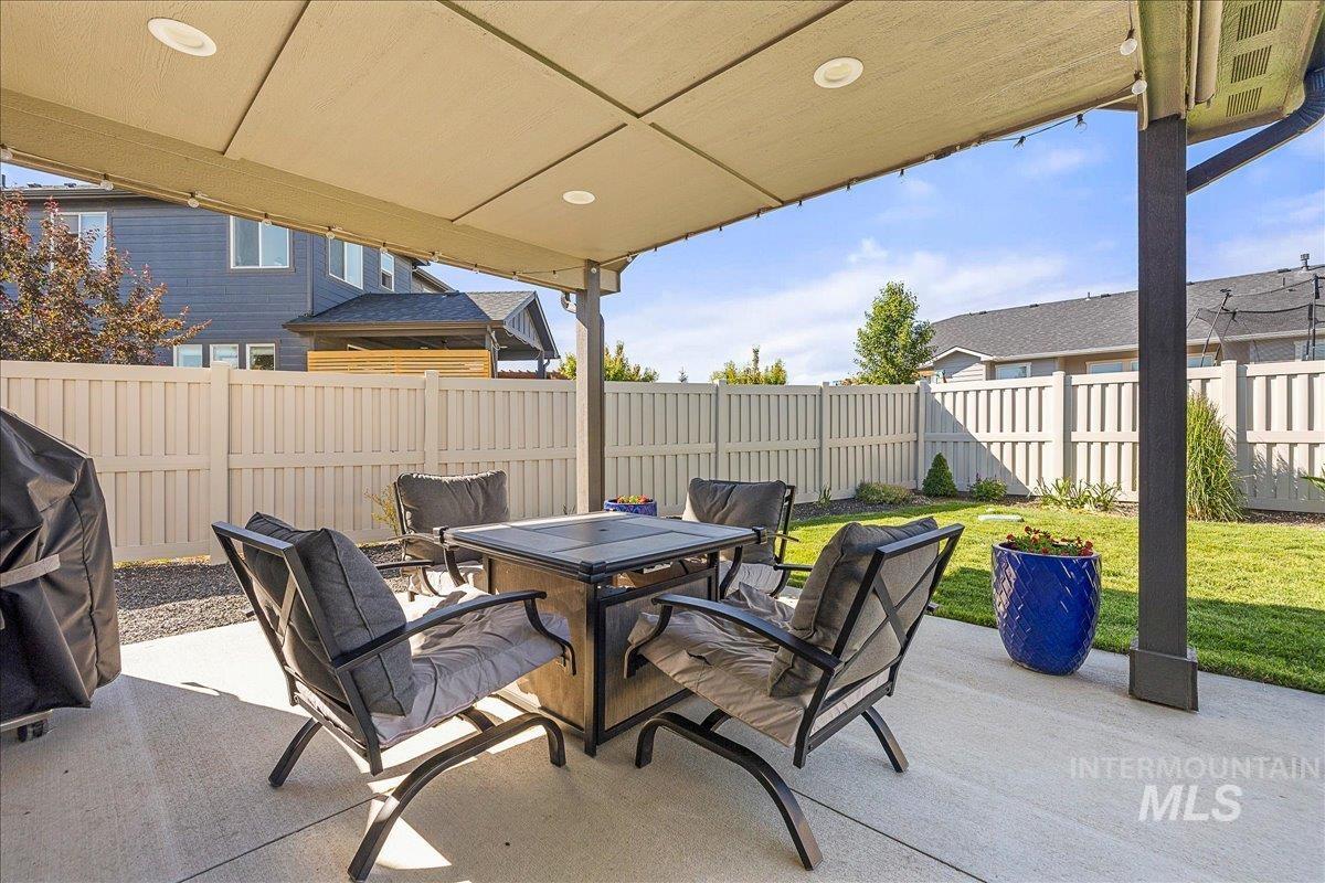6861 S Maverick Way, Boise, Idaho 83709, 3 Bedrooms, 2 Bathrooms, Residential For Sale, Price $435,000, 98988615