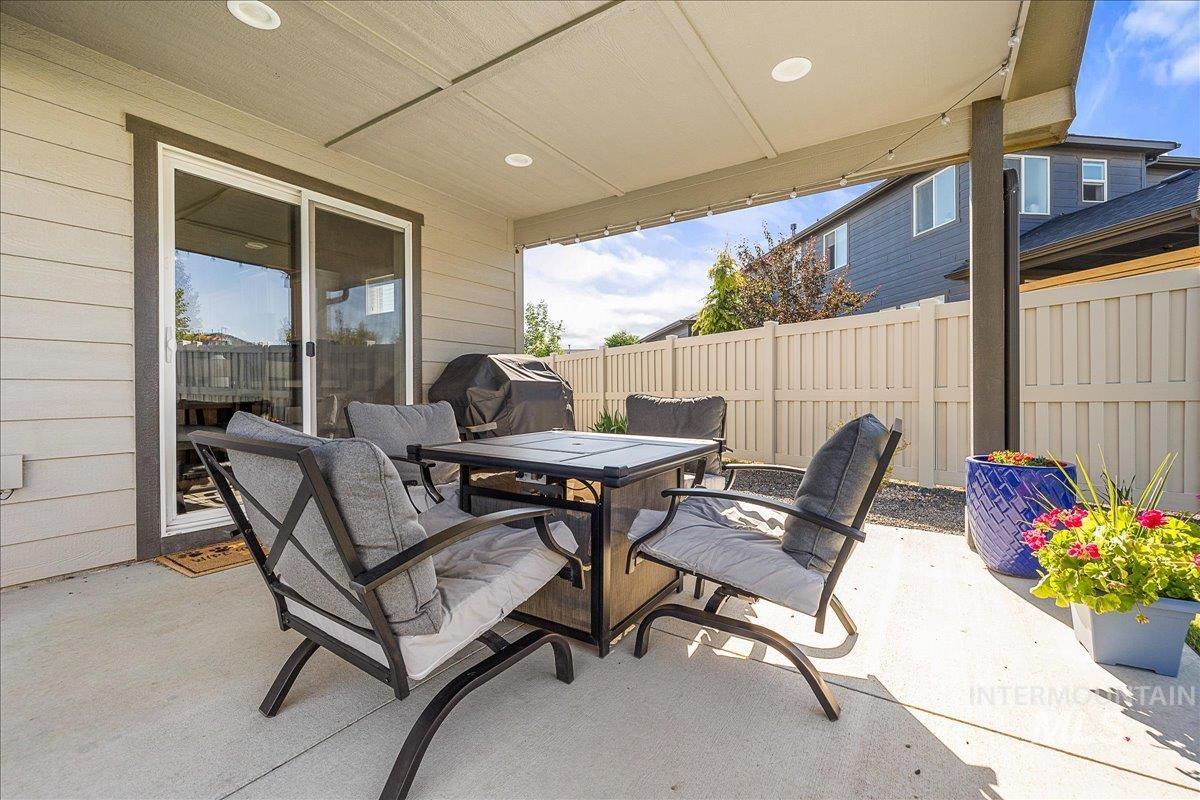 6861 S Maverick Way, Boise, Idaho 83709, 3 Bedrooms, 2 Bathrooms, Residential For Sale, Price $435,000, 98988615
