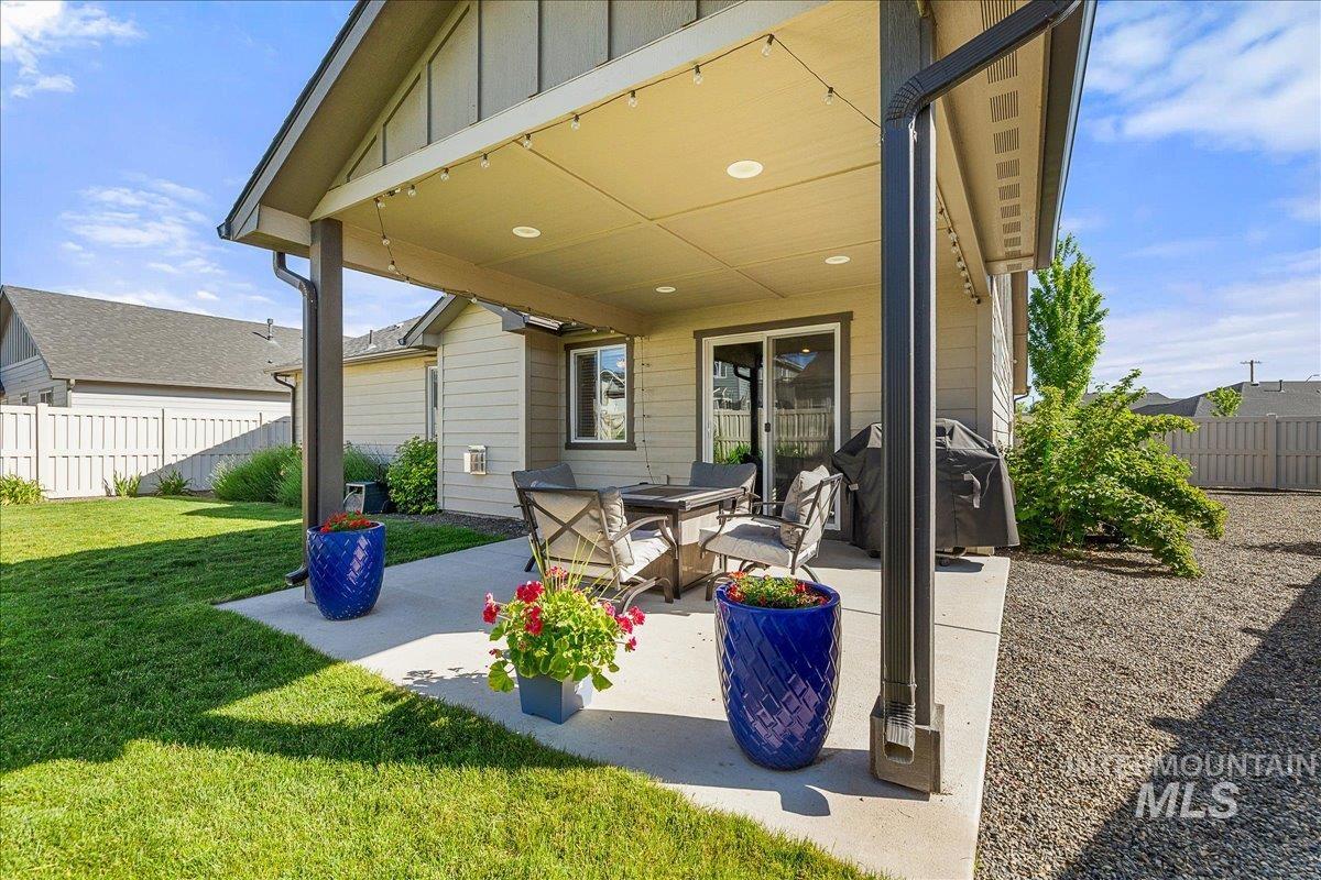 6861 S Maverick Way, Boise, Idaho 83709, 3 Bedrooms, 2 Bathrooms, Residential For Sale, Price $435,000, 98988615