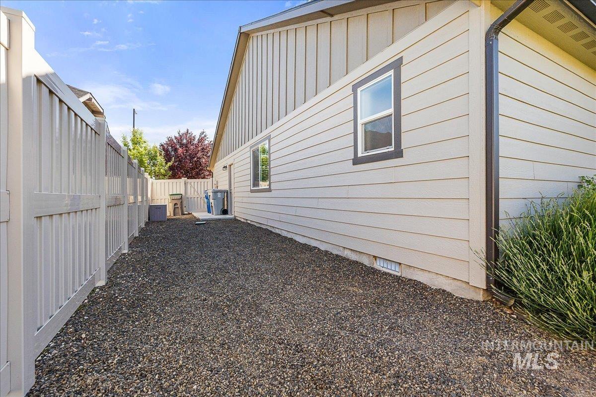 6861 S Maverick Way, Boise, Idaho 83709, 3 Bedrooms, 2 Bathrooms, Residential For Sale, Price $435,000, 98988615