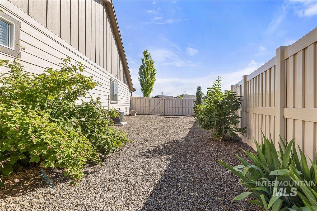 6861 S Maverick Way, Boise, Idaho 83709, 3 Bedrooms, 2 Bathrooms, Residential For Sale, Price $435,000, 98988615