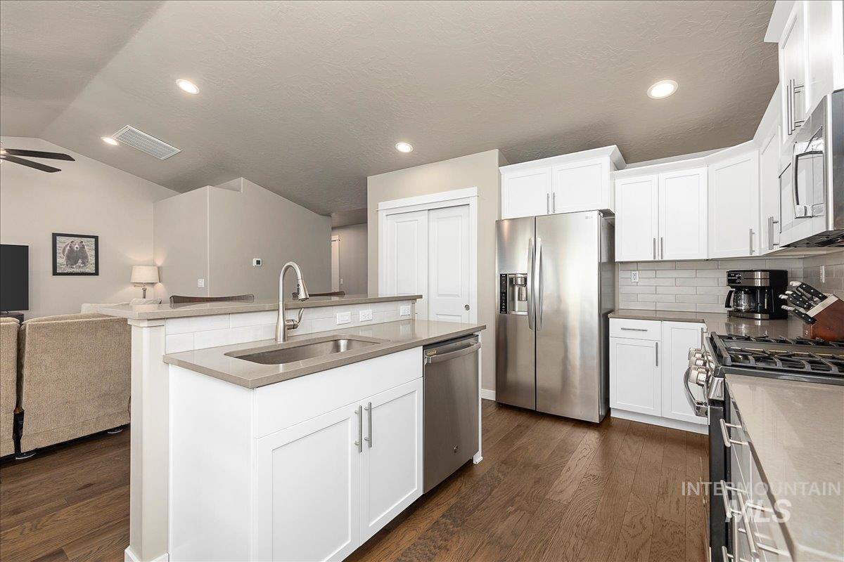 6861 S Maverick Way, Boise, Idaho 83709, 3 Bedrooms, 2 Bathrooms, Residential For Sale, Price $435,000, 98988615
