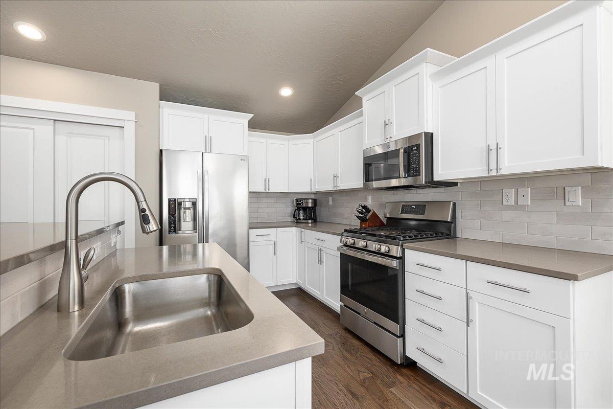 6861 S Maverick Way, Boise, Idaho 83709, 3 Bedrooms, 2 Bathrooms, Residential For Sale, Price $435,000, 98988615