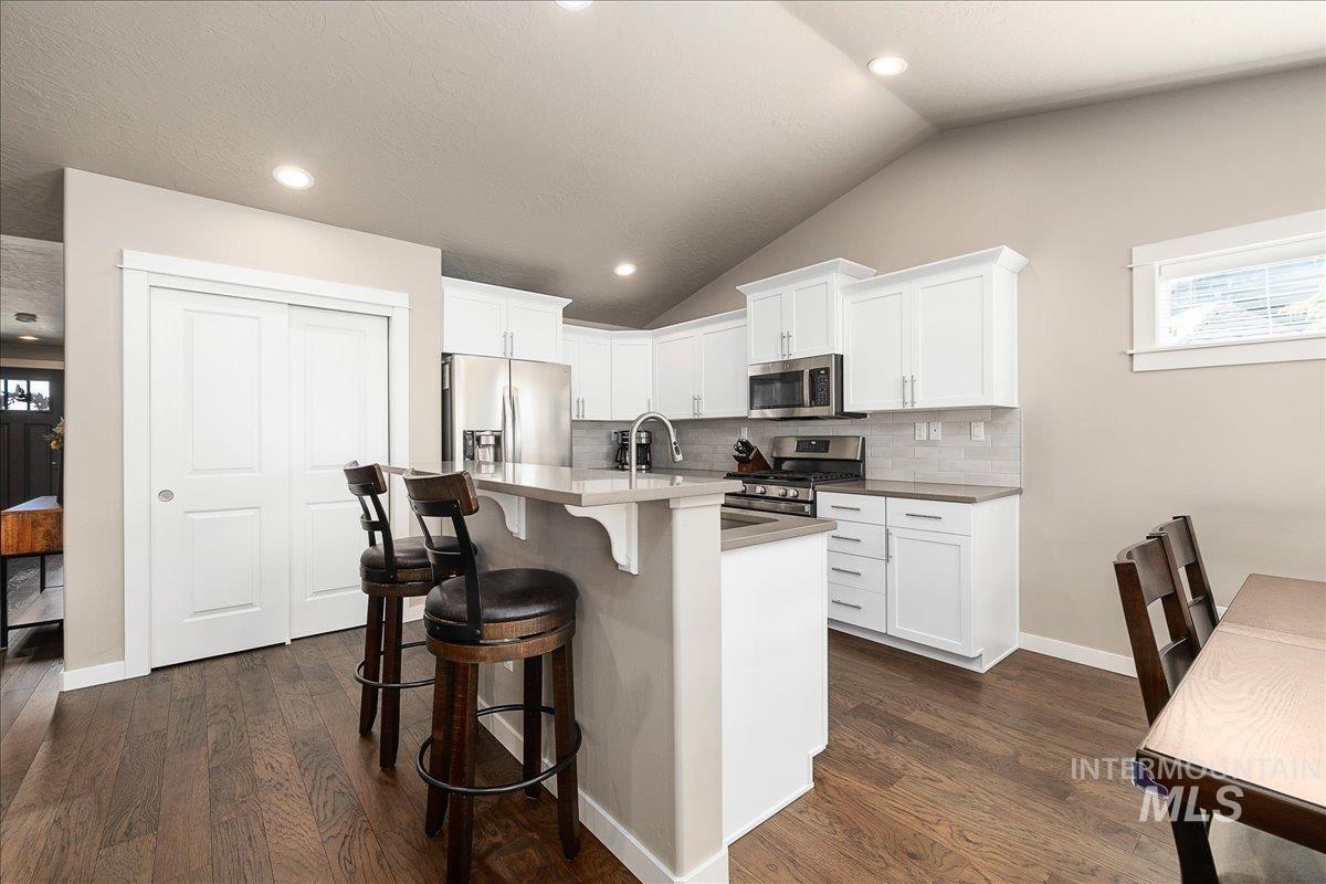 6861 S Maverick Way, Boise, Idaho 83709, 3 Bedrooms, 2 Bathrooms, Residential For Sale, Price $435,000, 98988615