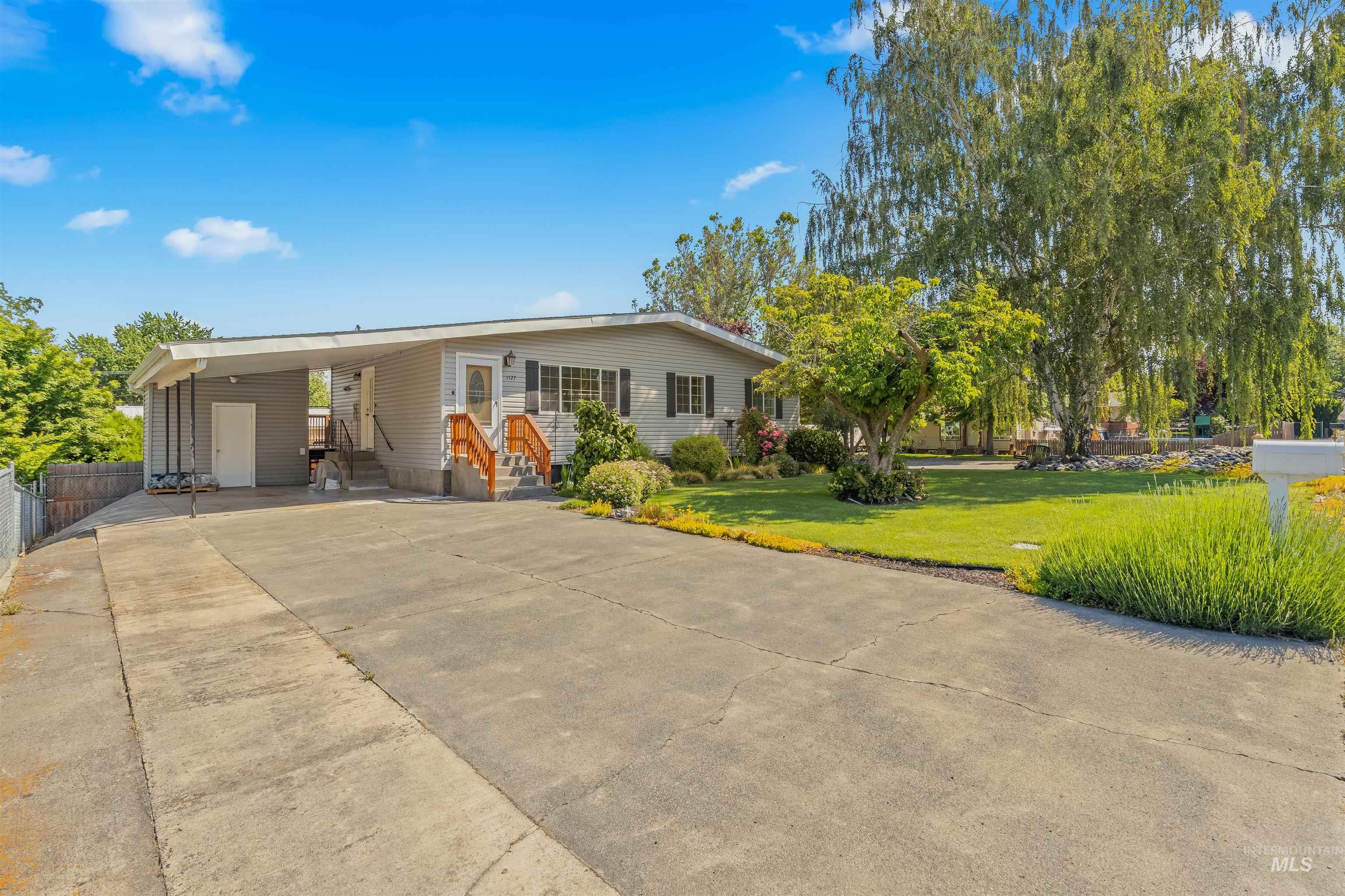 1127 17th Avenue, Lewiston, Idaho 83501, 5 Bedrooms, 2 Bathrooms, Residential For Sale, Price $425,000, 98988617