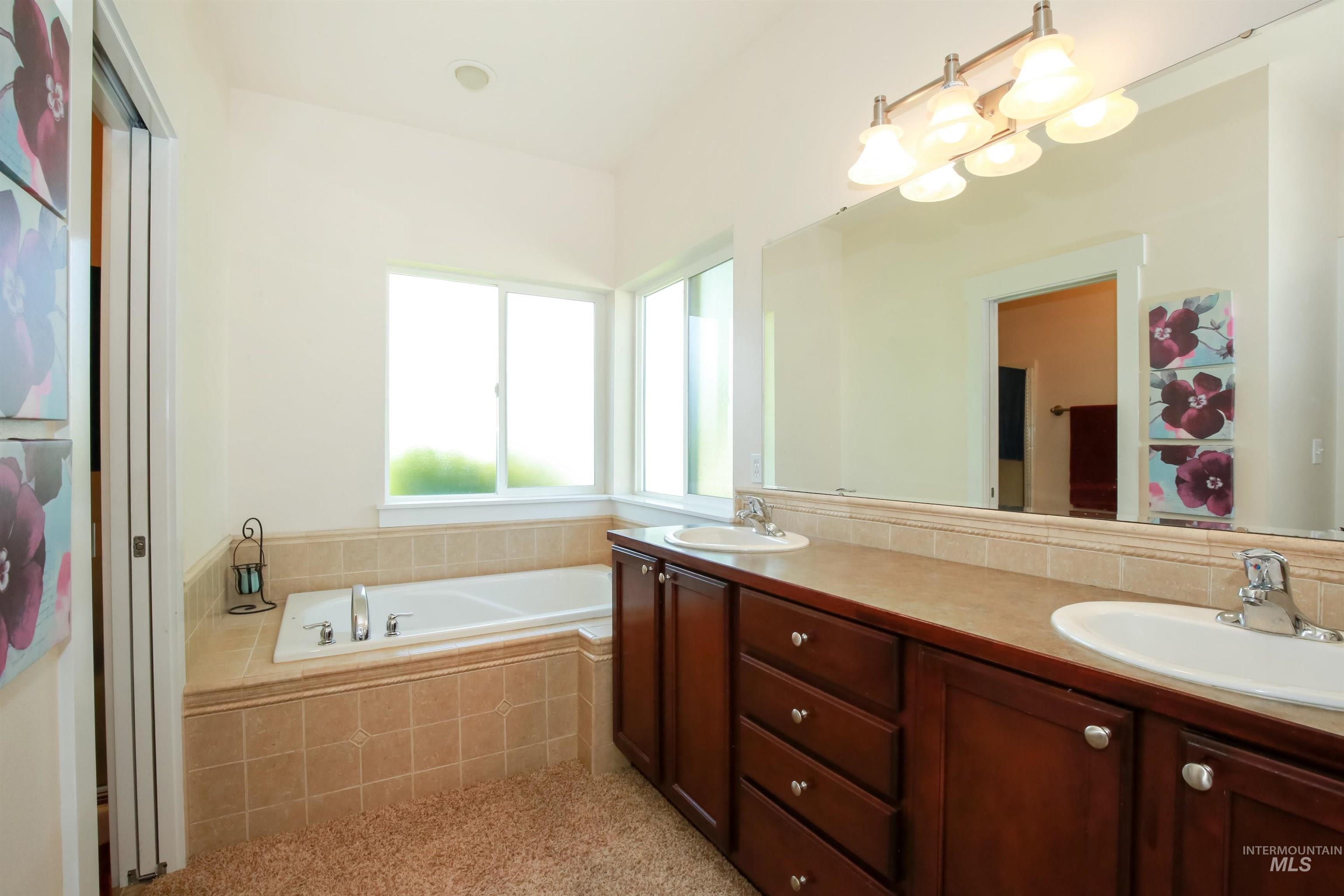 985 Shamrock Ct., Fruitland, Idaho 83619, 3 Bedrooms, 2 Bathrooms, Residential For Sale, Price $415,000, 98988629
