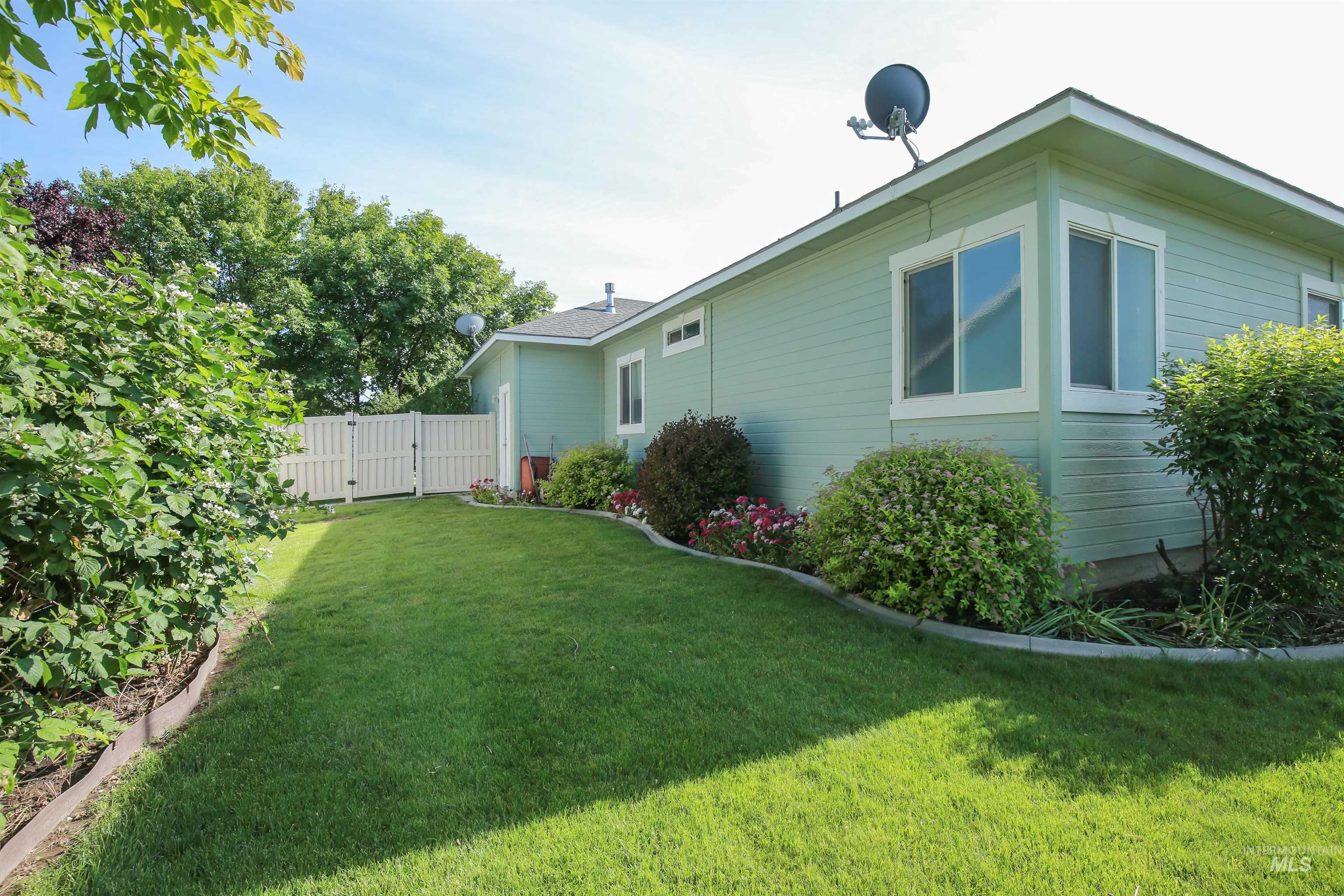 985 Shamrock Ct., Fruitland, Idaho 83619, 3 Bedrooms, 2 Bathrooms, Residential For Sale, Price $399,900, 98988629