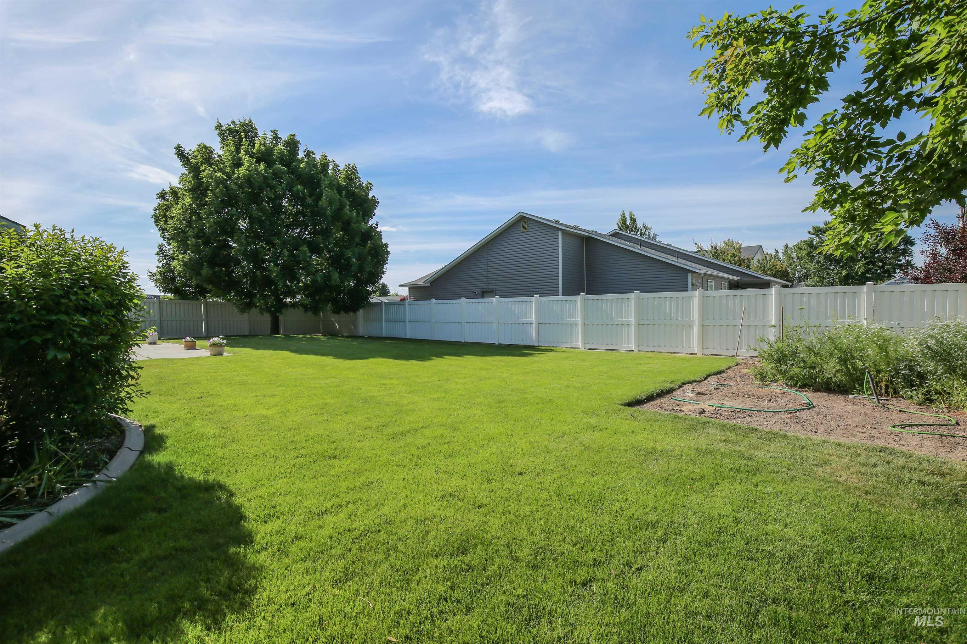 985 Shamrock Ct., Fruitland, Idaho 83619, 3 Bedrooms, 2 Bathrooms, Residential For Sale, Price $415,000, 98988629
