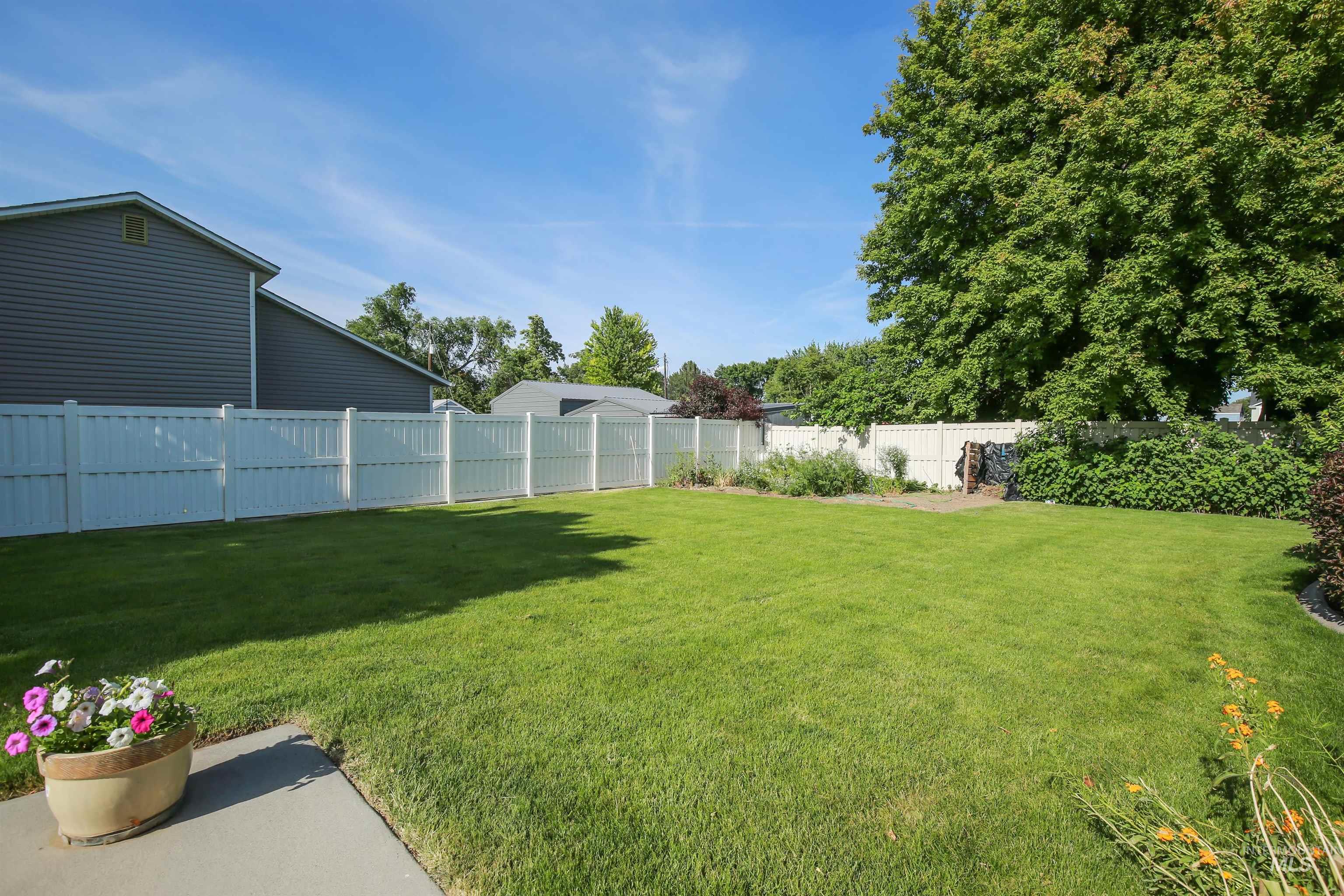 985 Shamrock Ct., Fruitland, Idaho 83619, 3 Bedrooms, 2 Bathrooms, Residential For Sale, Price $415,000, 98988629