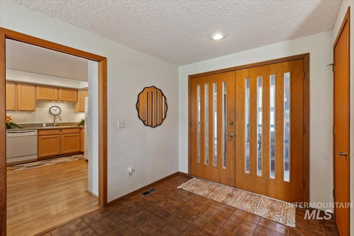 936 E Curling Dr, Boise, Idaho 83702, 3 Bedrooms, 2.5 Bathrooms, Residential For Sale, Price $799,001,MLS 98988648