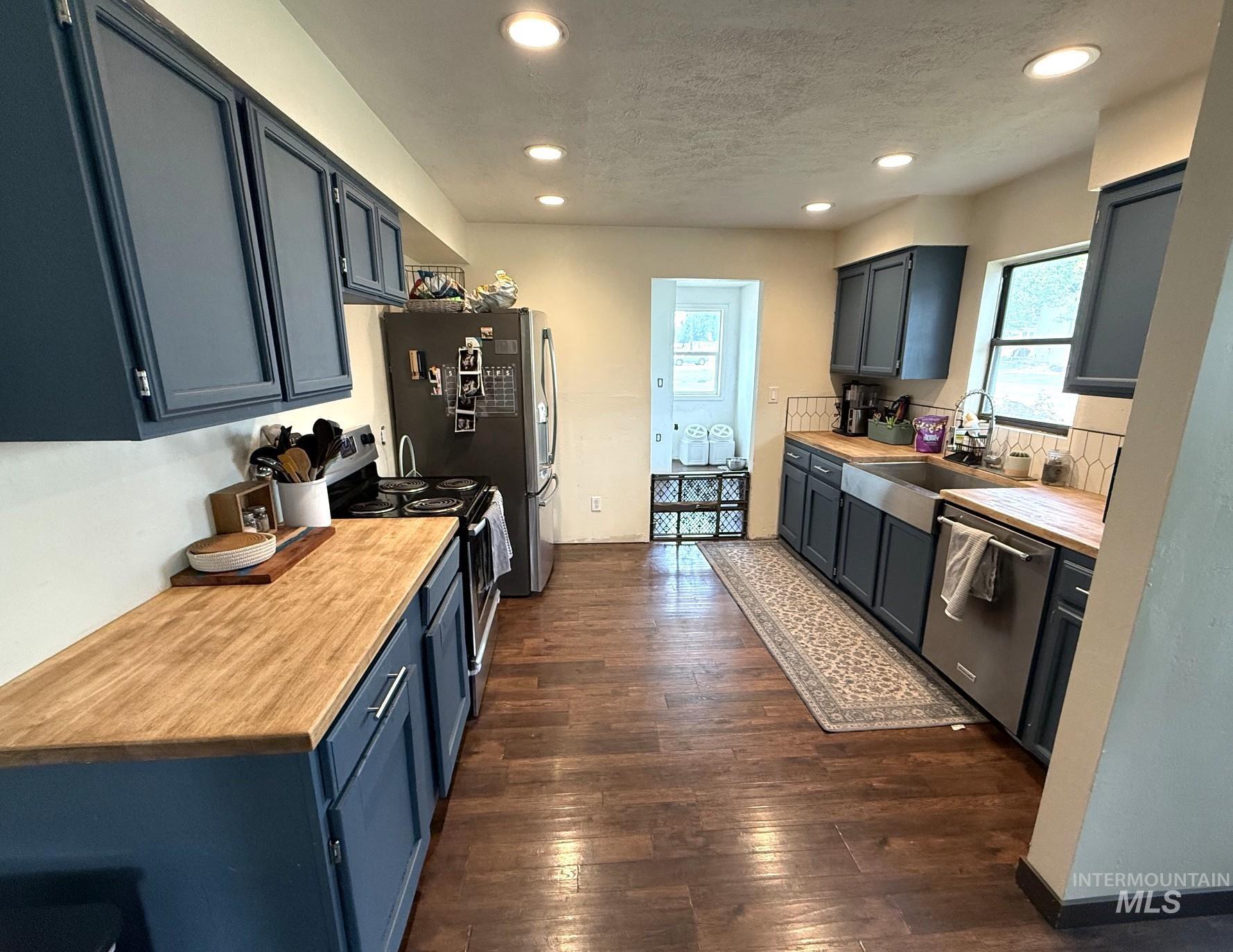421 Randolph, Melba, Idaho 83641, 3 Bedrooms, 1.5 Bathrooms, Residential For Sale, Price $367,900,MLS 98988649