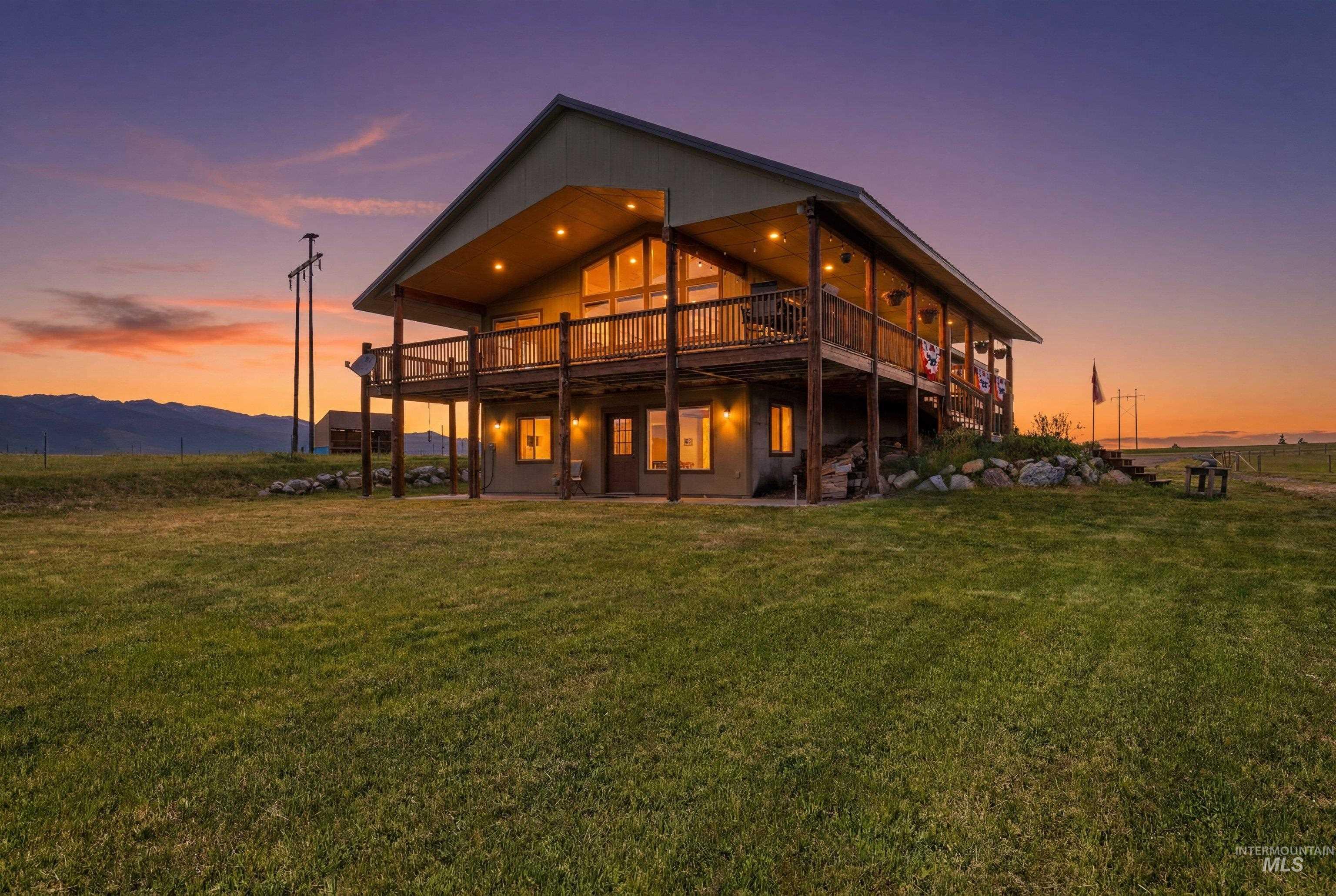 136 Goslin Lp, Cascade, Idaho 83611, 3 Bedrooms, 3 Bathrooms, Residential For Sale, Price $949,000,MLS 98988653