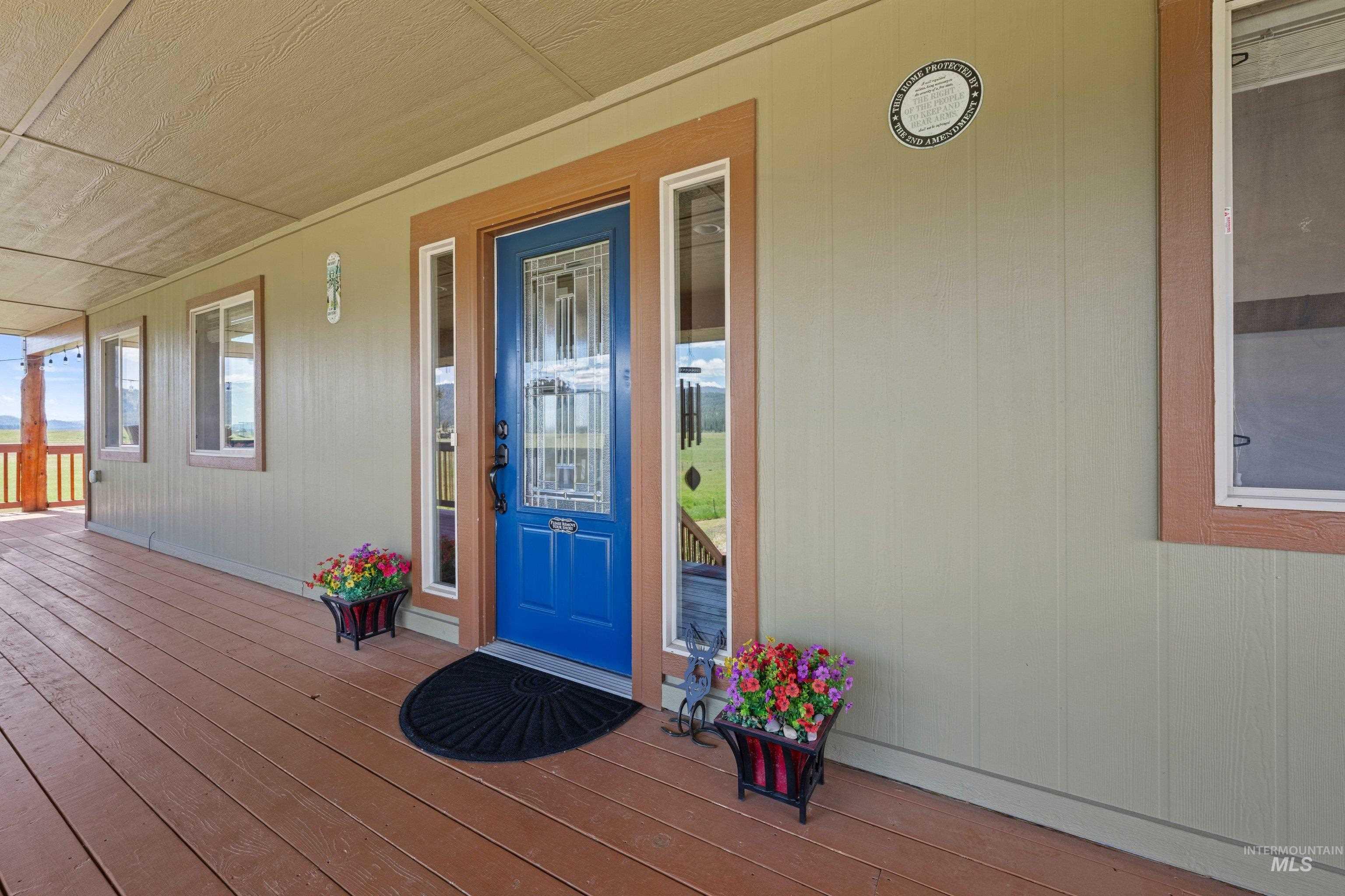 136 Goslin Lp, Cascade, Idaho 83611, 3 Bedrooms, 3 Bathrooms, Residential For Sale, Price $949,000,MLS 98988653