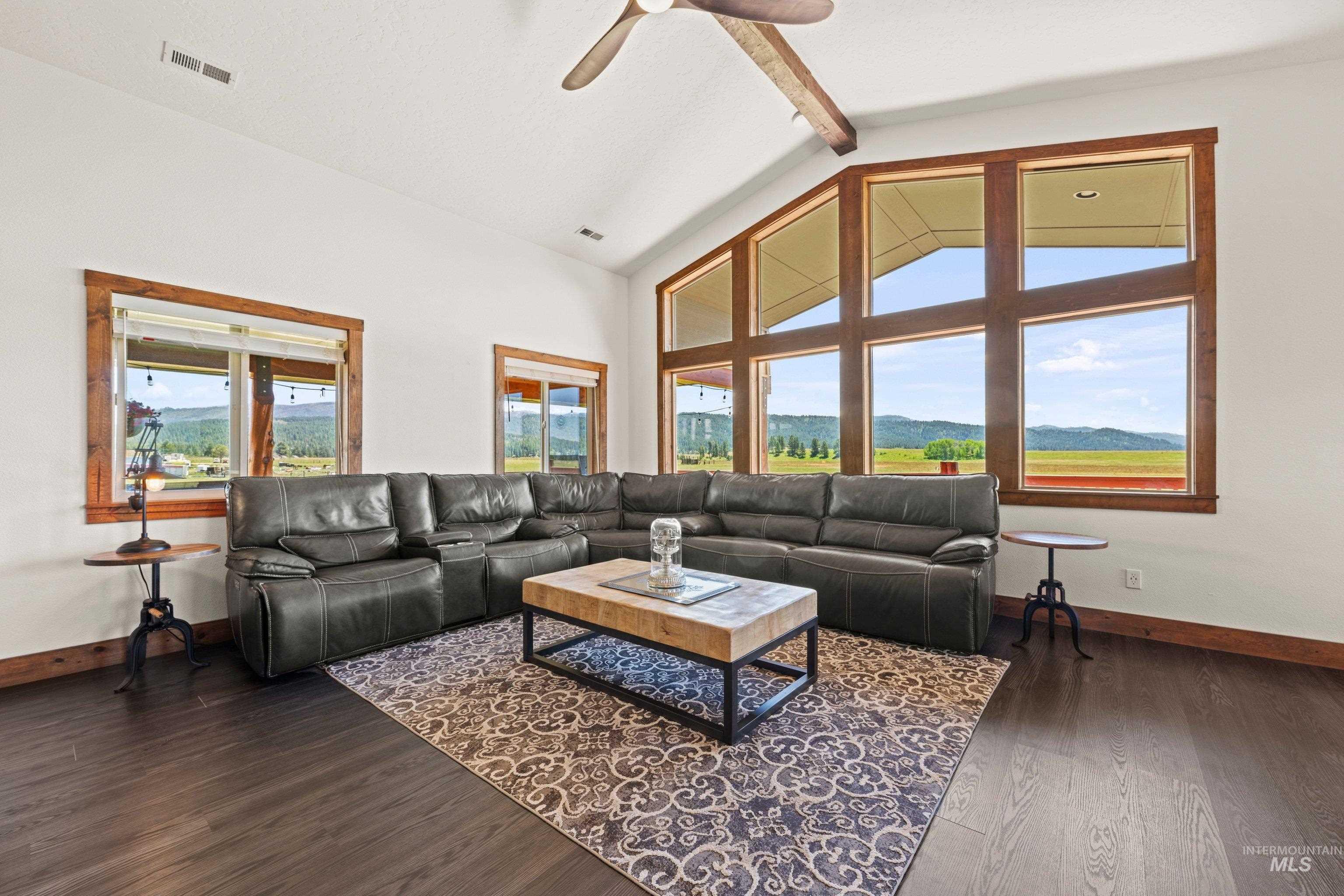 136 Goslin Lp, Cascade, Idaho 83611, 3 Bedrooms, 3 Bathrooms, Residential For Sale, Price $949,000,MLS 98988653