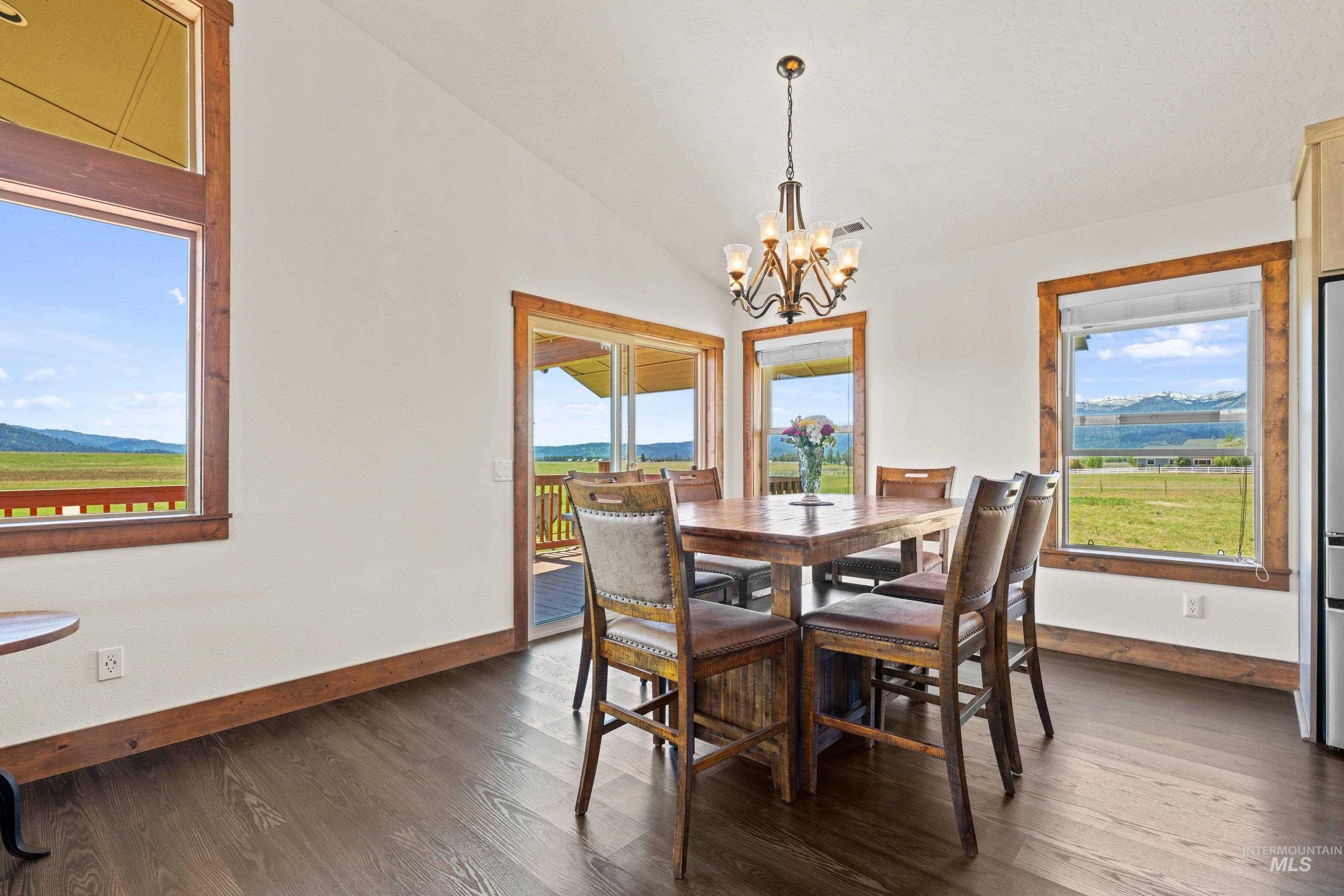 136 Goslin Lp, Cascade, Idaho 83611, 3 Bedrooms, 3 Bathrooms, Residential For Sale, Price $949,000,MLS 98988653
