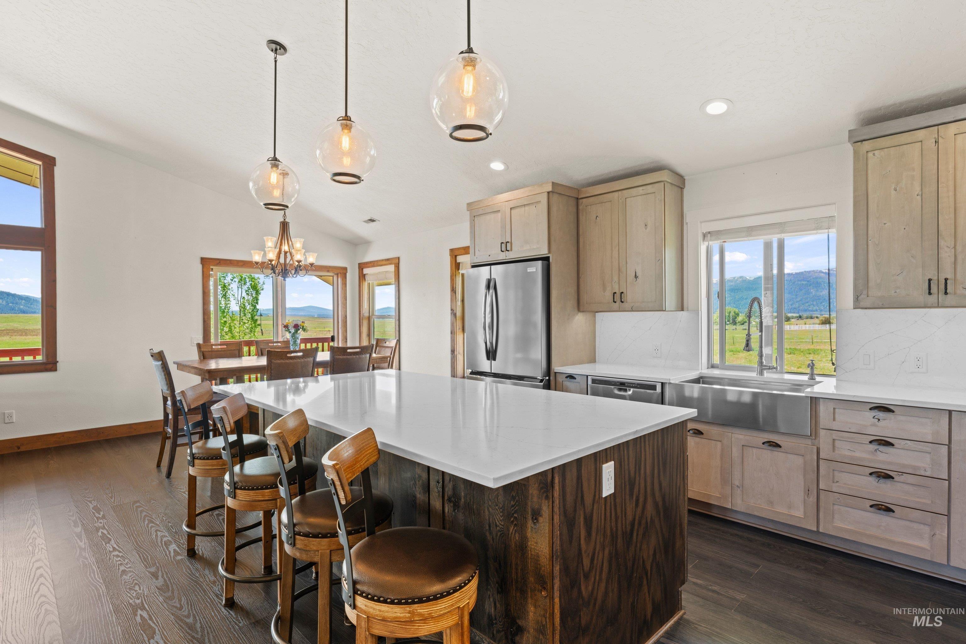 136 Goslin Lp, Cascade, Idaho 83611, 3 Bedrooms, 3 Bathrooms, Residential For Sale, Price $949,000,MLS 98988653