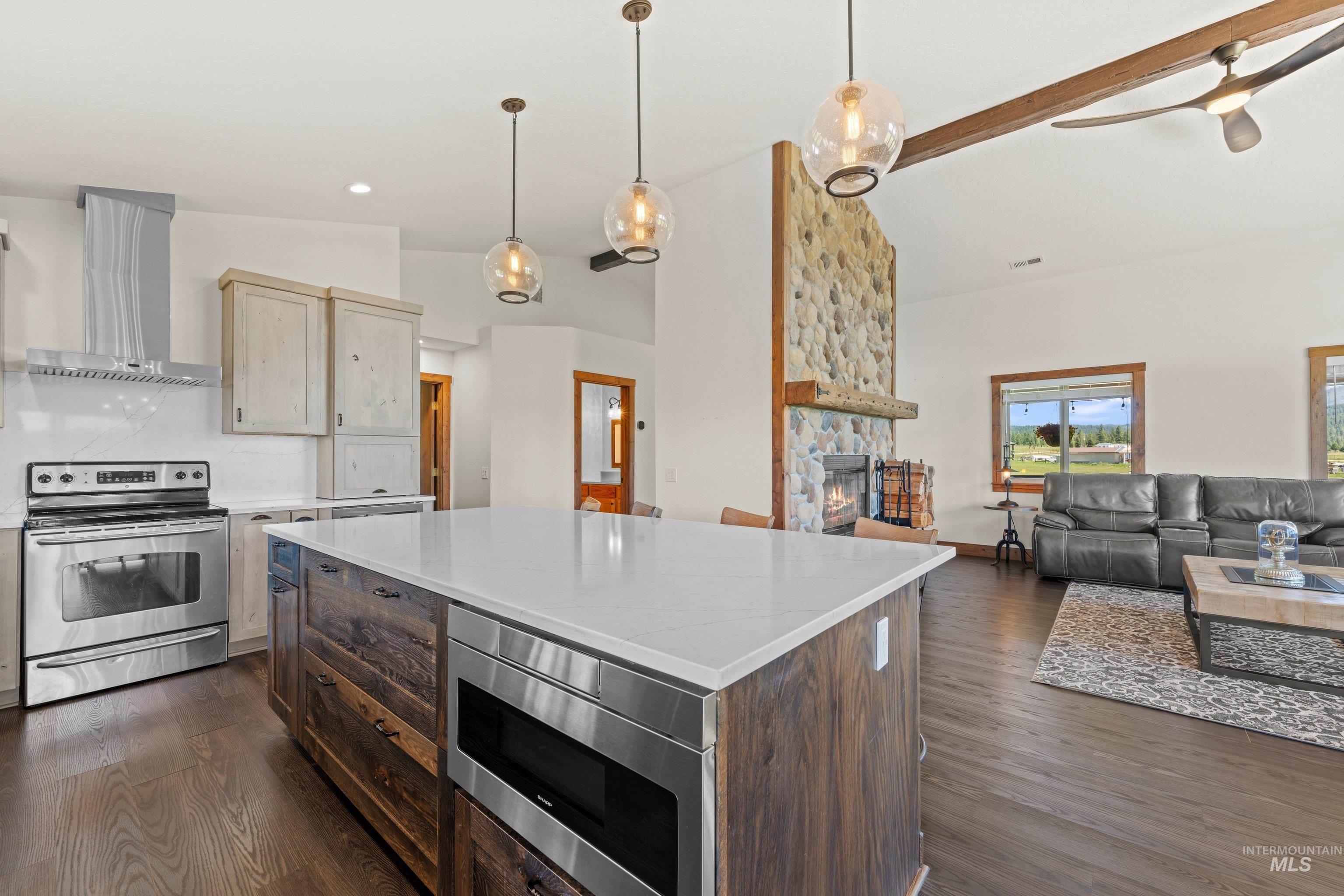 136 Goslin Lp, Cascade, Idaho 83611, 3 Bedrooms, 3 Bathrooms, Residential For Sale, Price $949,000,MLS 98988653