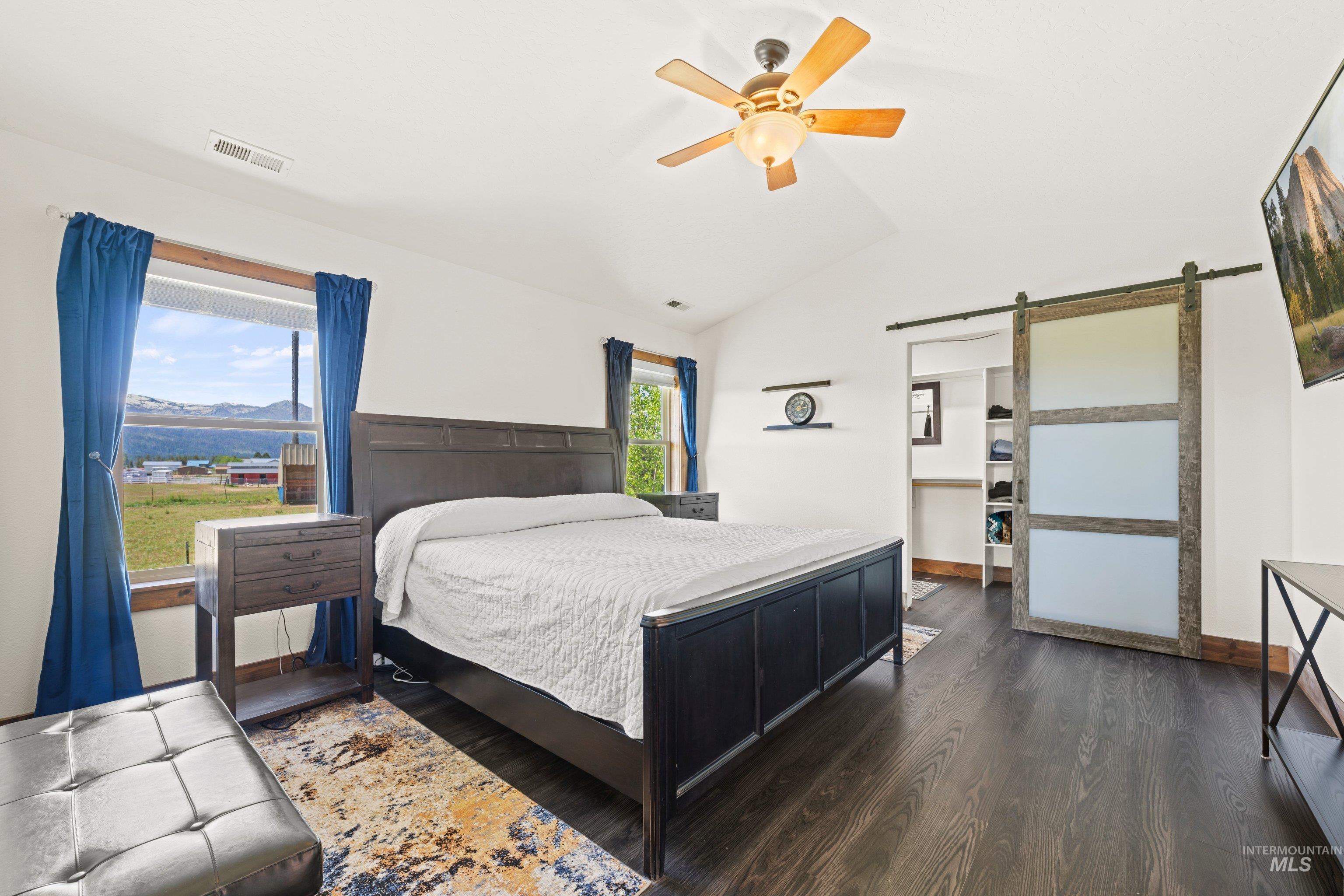 136 Goslin Lp, Cascade, Idaho 83611, 3 Bedrooms, 3 Bathrooms, Residential For Sale, Price $949,000,MLS 98988653