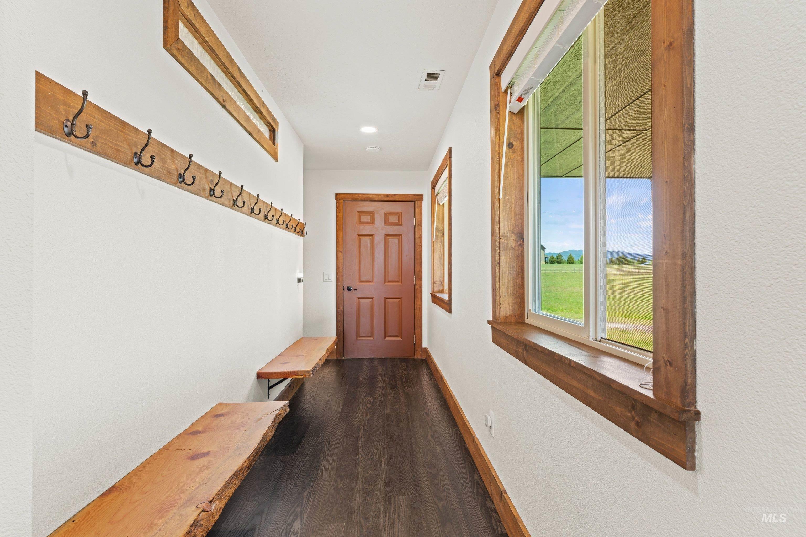 136 Goslin Lp, Cascade, Idaho 83611, 3 Bedrooms, 3 Bathrooms, Residential For Sale, Price $949,000,MLS 98988653