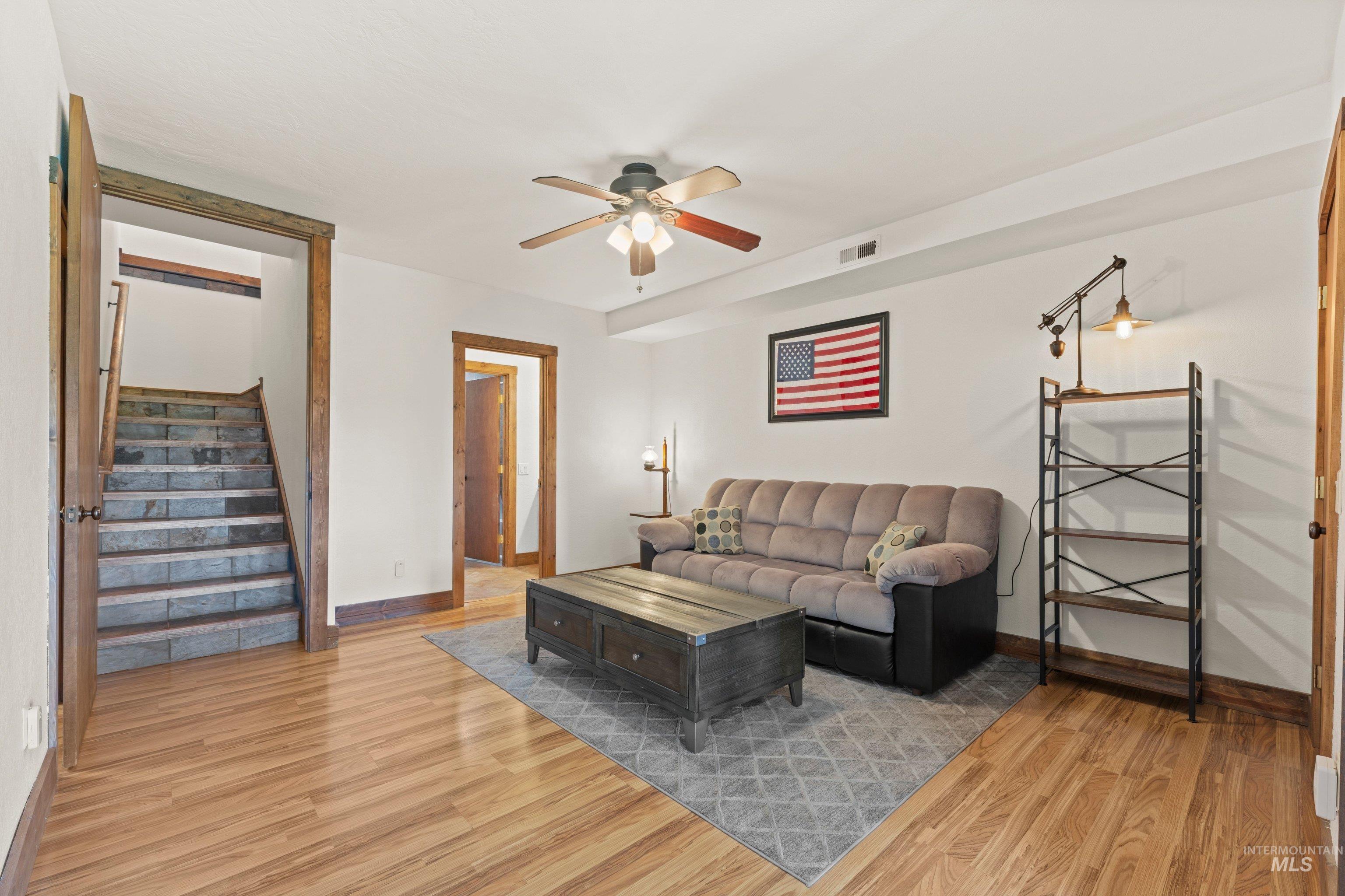 136 Goslin Lp, Cascade, Idaho 83611, 3 Bedrooms, 3 Bathrooms, Residential For Sale, Price $949,000,MLS 98988653