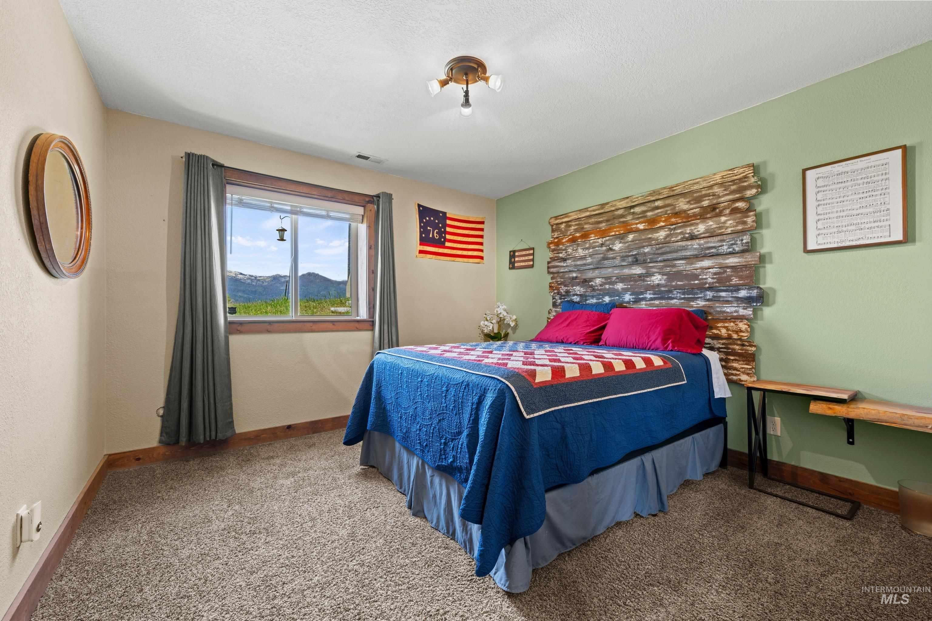136 Goslin Lp, Cascade, Idaho 83611, 3 Bedrooms, 3 Bathrooms, Residential For Sale, Price $949,000,MLS 98988653