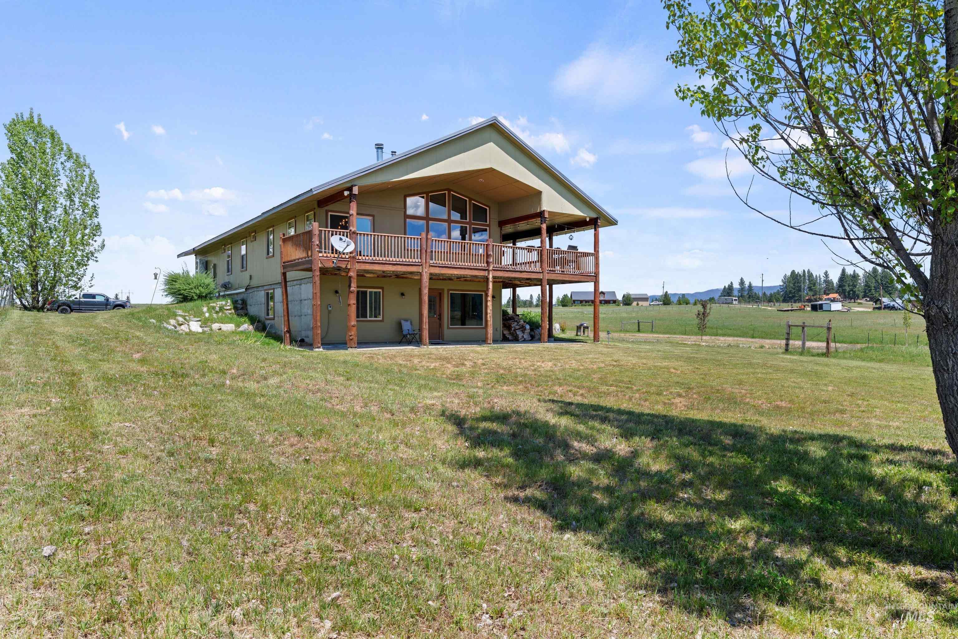 136 Goslin Lp, Cascade, Idaho 83611, 3 Bedrooms, 3 Bathrooms, Residential For Sale, Price $949,000,MLS 98988653