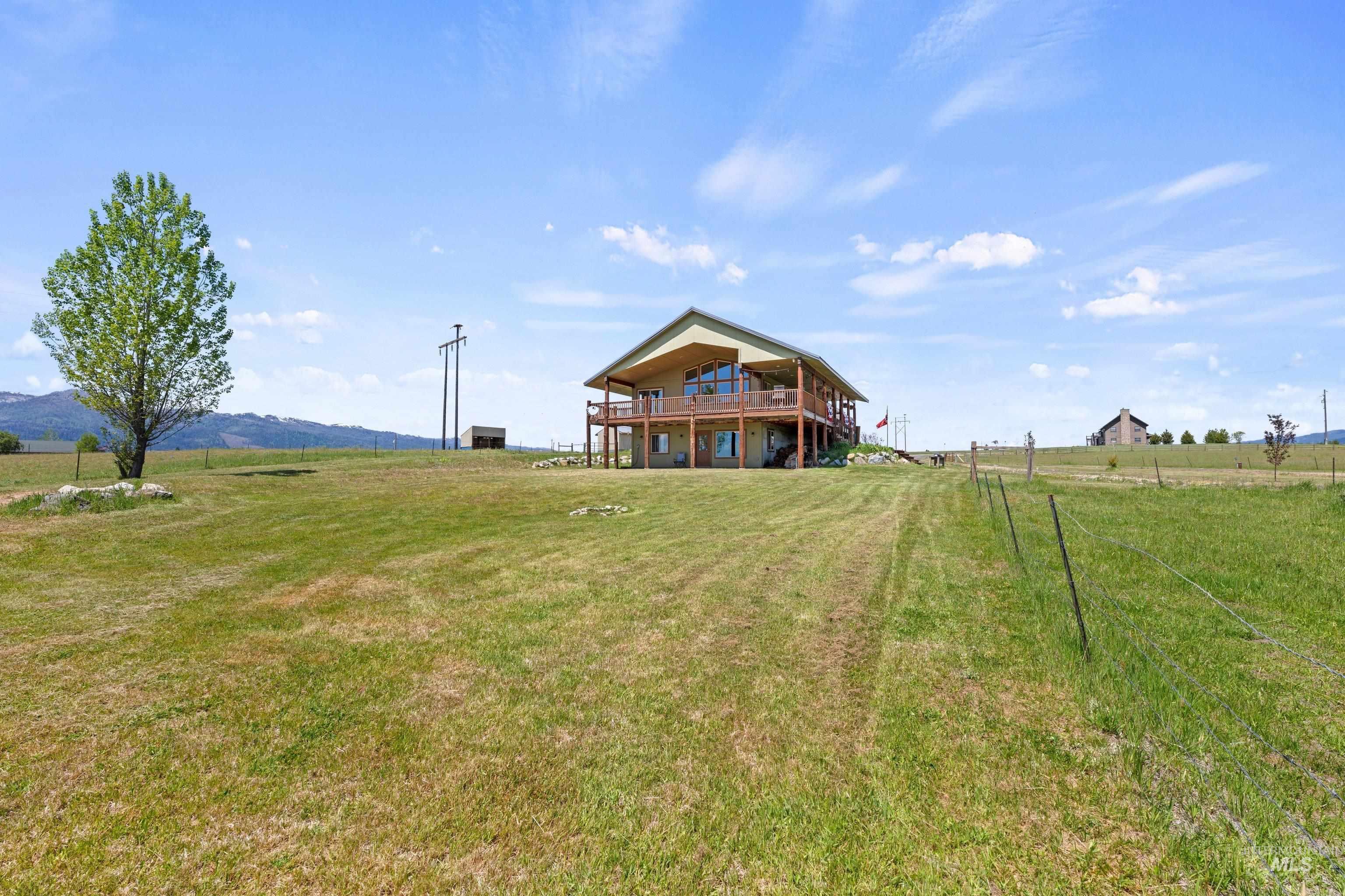 136 Goslin Lp, Cascade, Idaho 83611, 3 Bedrooms, 3 Bathrooms, Residential For Sale, Price $949,000,MLS 98988653