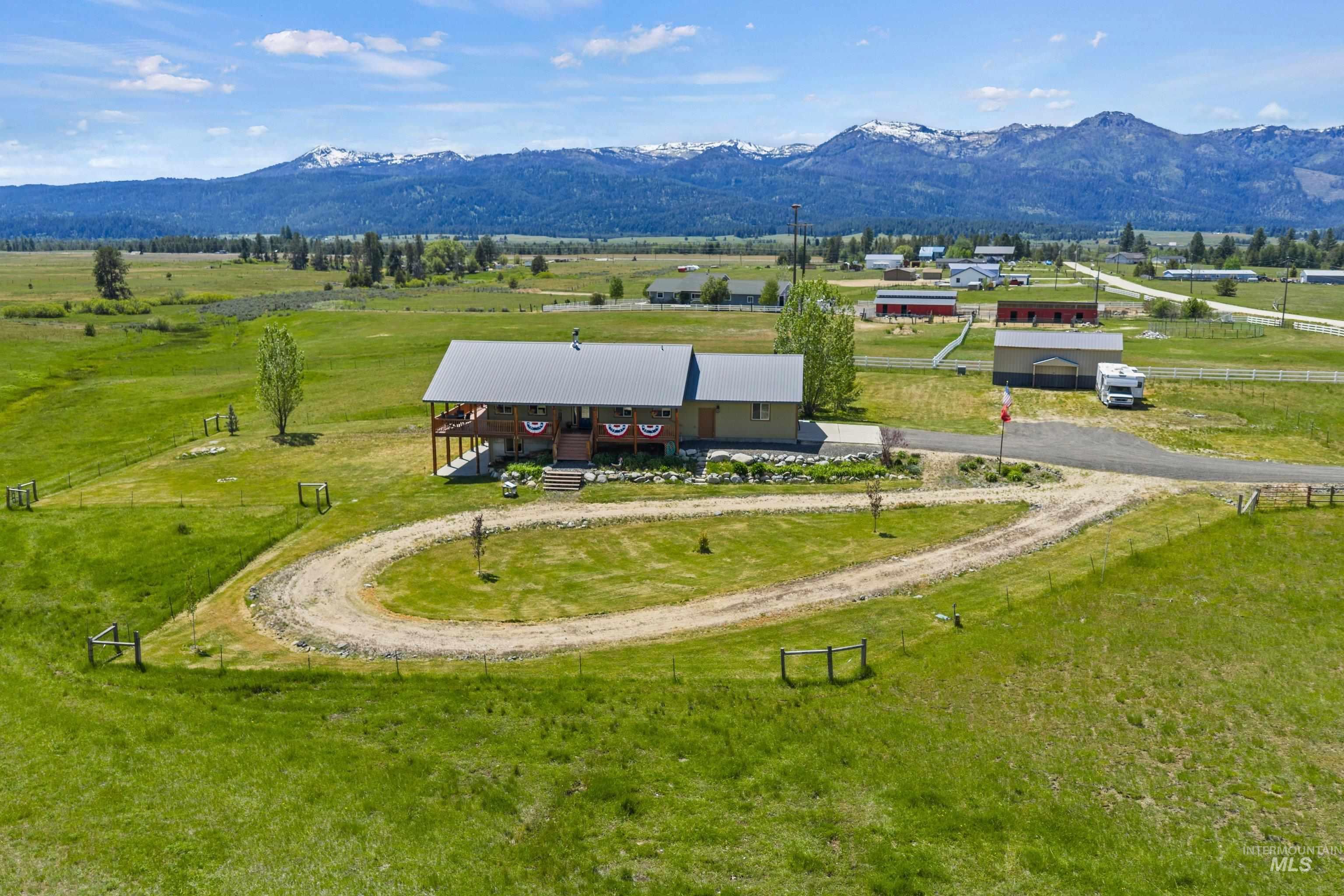 136 Goslin Lp, Cascade, Idaho 83611, 3 Bedrooms, 3 Bathrooms, Residential For Sale, Price $949,000,MLS 98988653