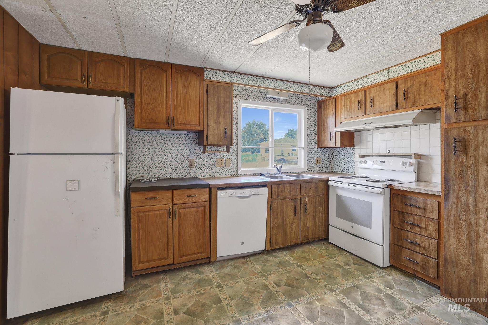 731 W Polk St., Kimberly, Idaho 83341-5102, 2 Bedrooms, 2 Bathrooms, Residential For Sale, Price $350,000,MLS 98988655